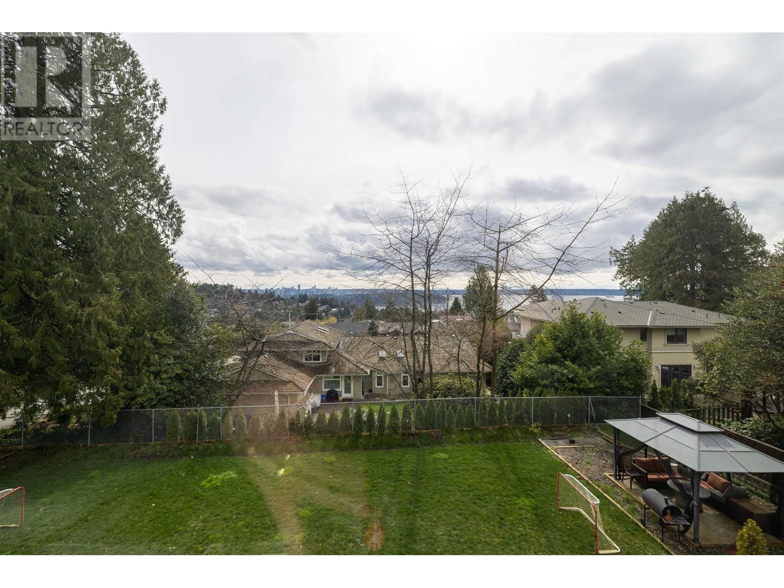 1935 11TH PLACE, West Vancouver
