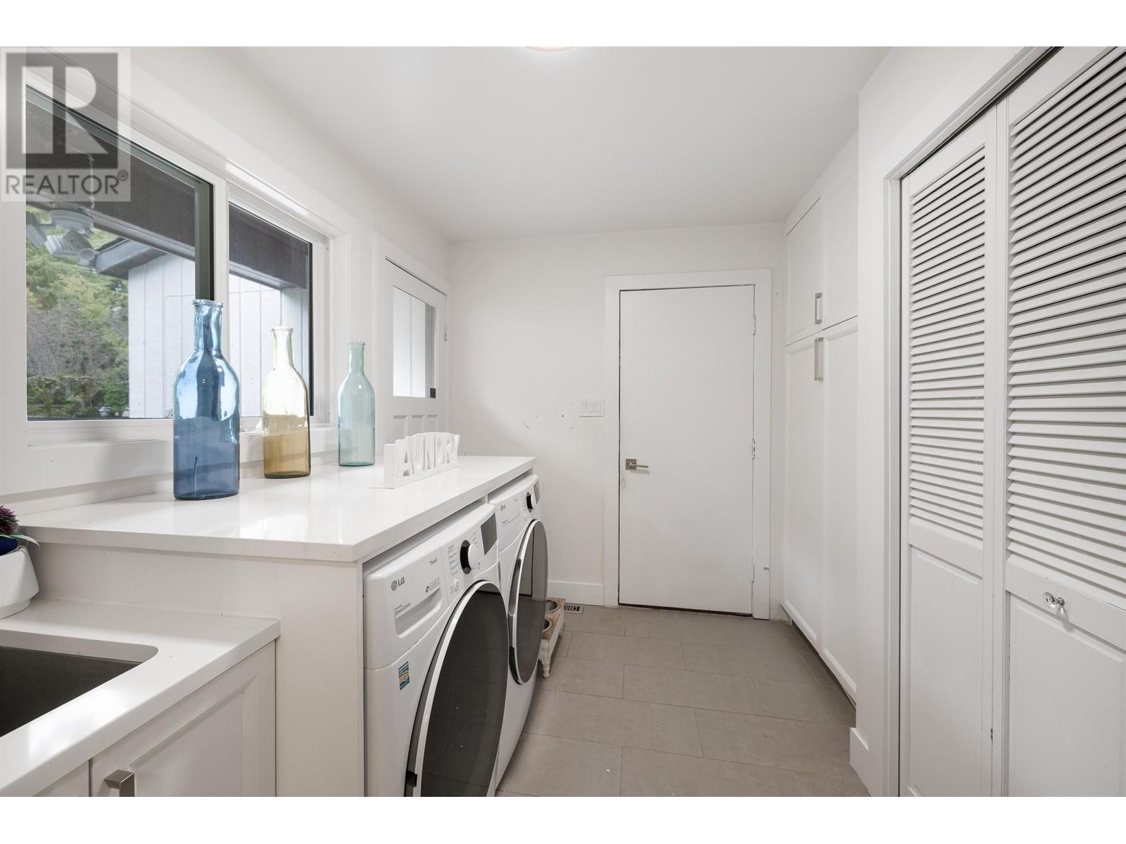 1935 11TH PLACE, West Vancouver