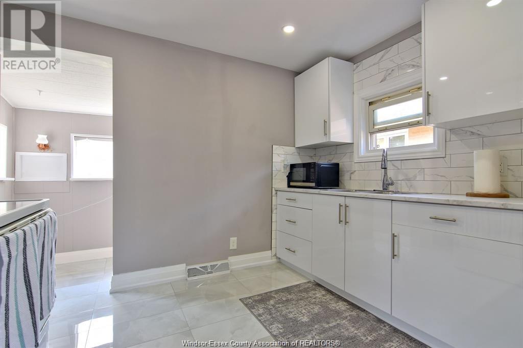 Photo 10 of 1391 Janette, Windsor ON
