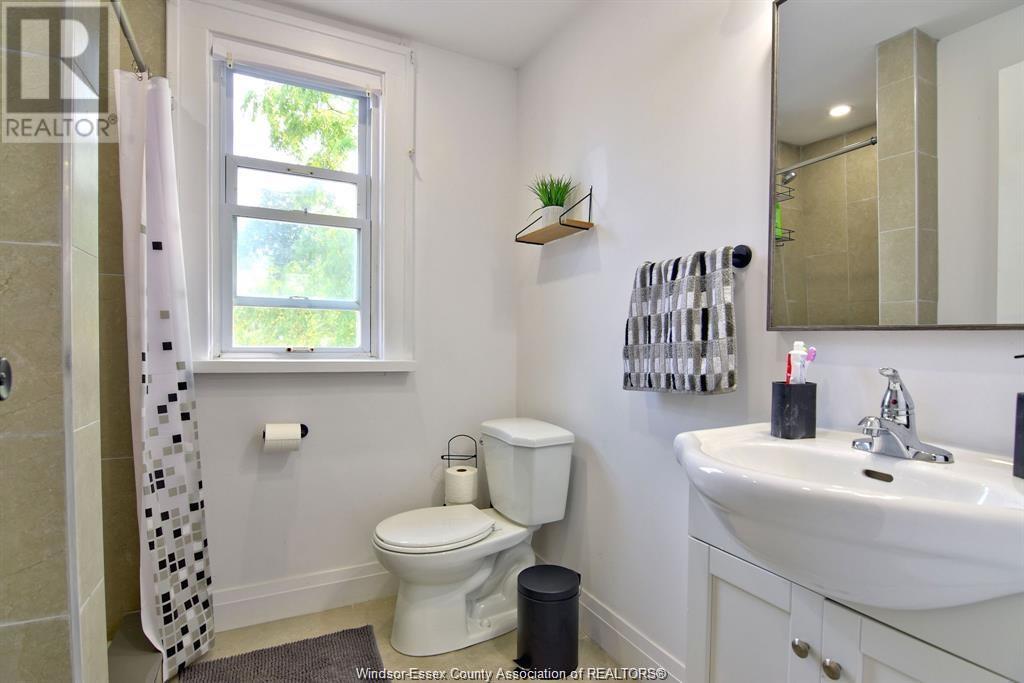 Photo 17 of 1391 Janette, Windsor ON