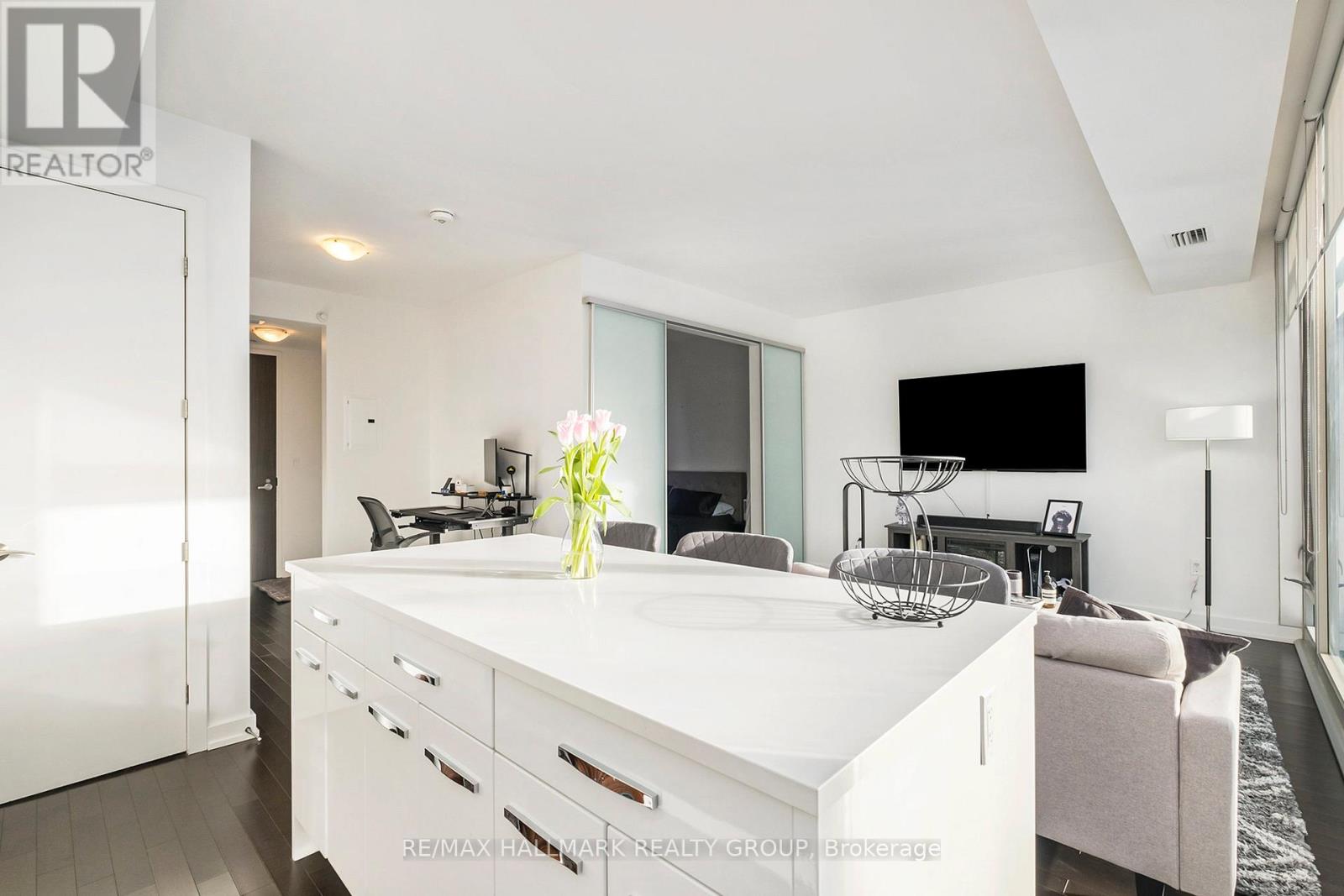 Photo 14 of 1111 111 Champagne Avenue S, Ottawa ON
