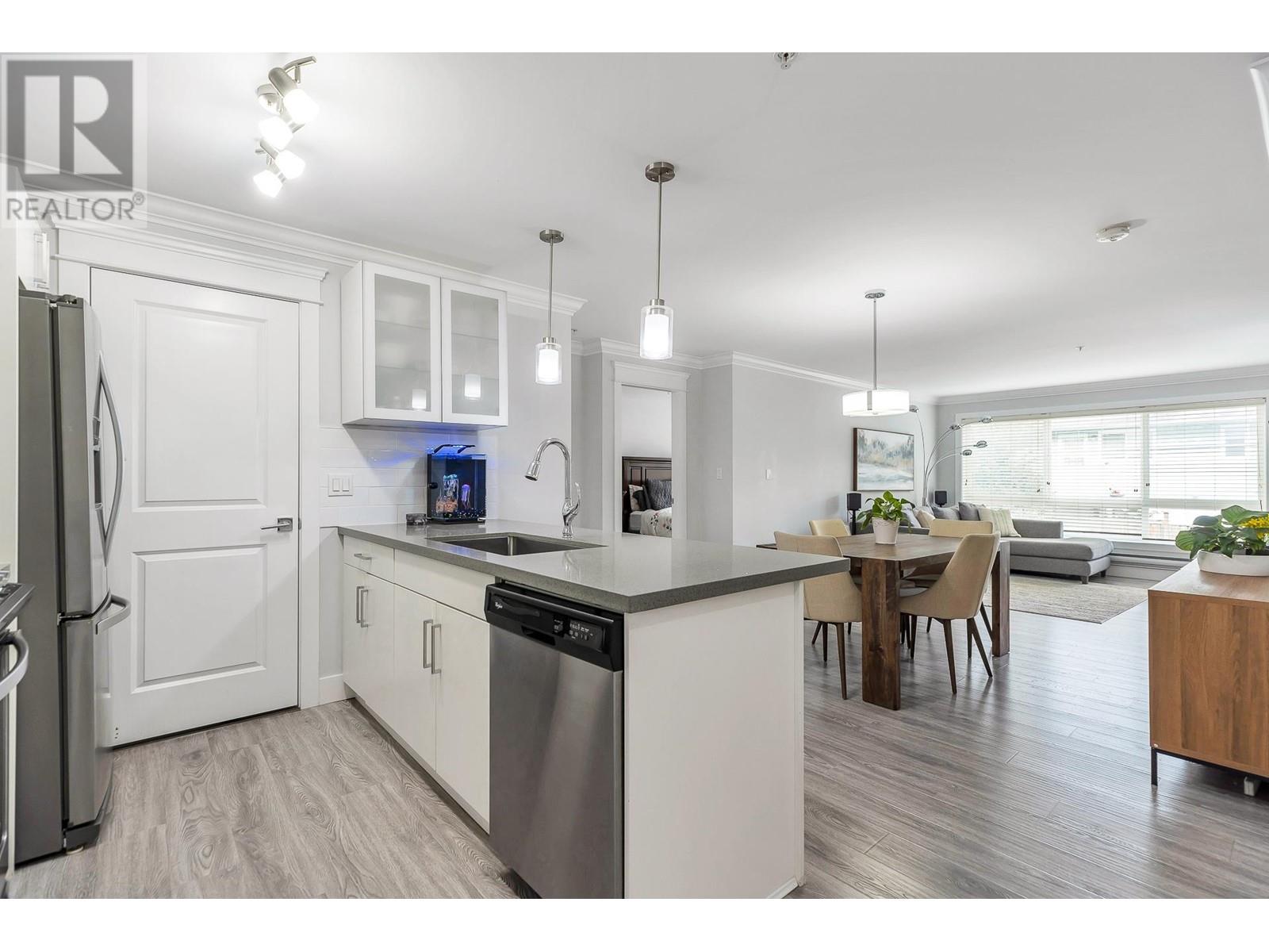 207 2268 SHAUGHNESSY STREET, Port Coquitlam