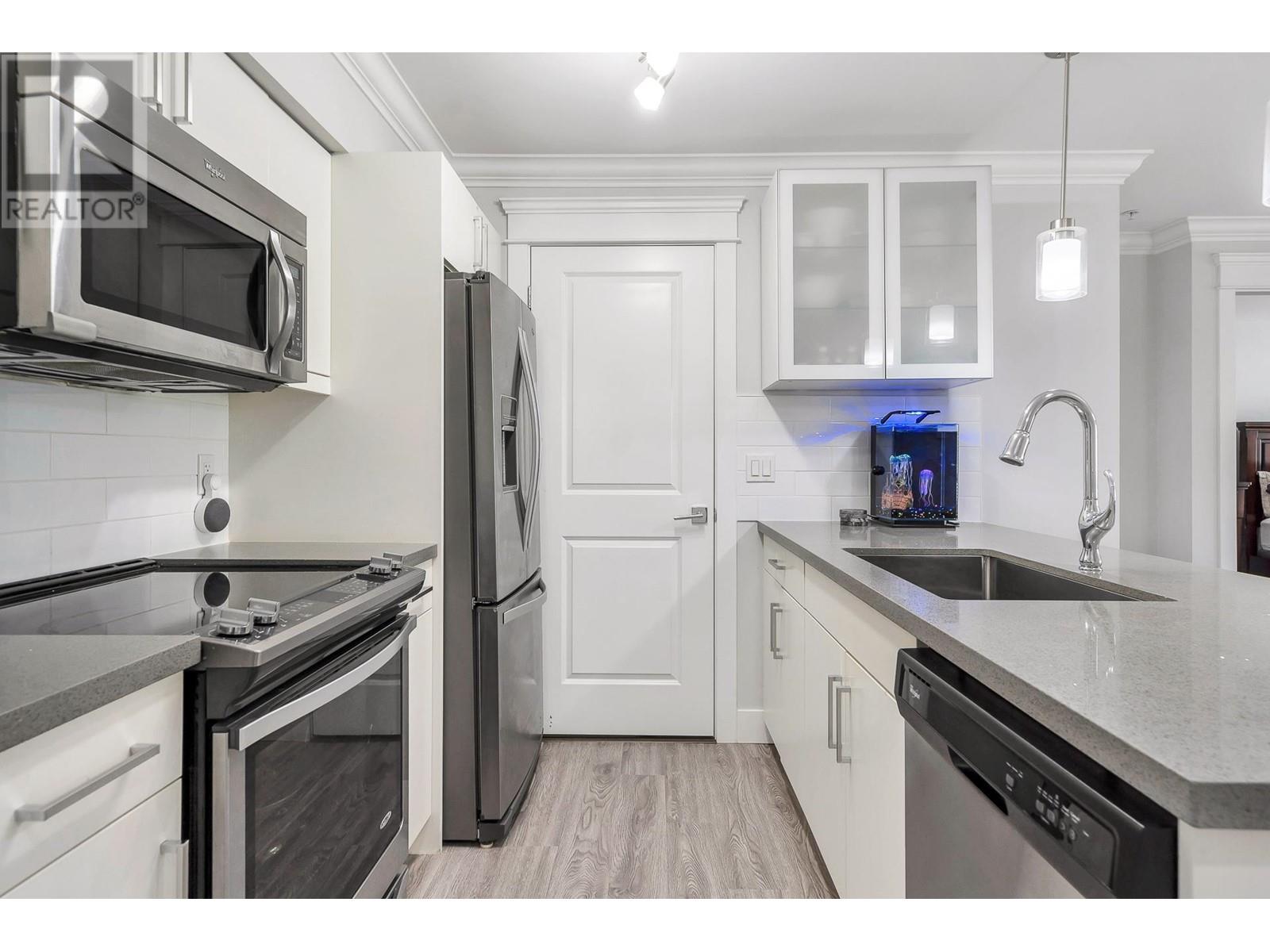 207 2268 SHAUGHNESSY STREET, Port Coquitlam