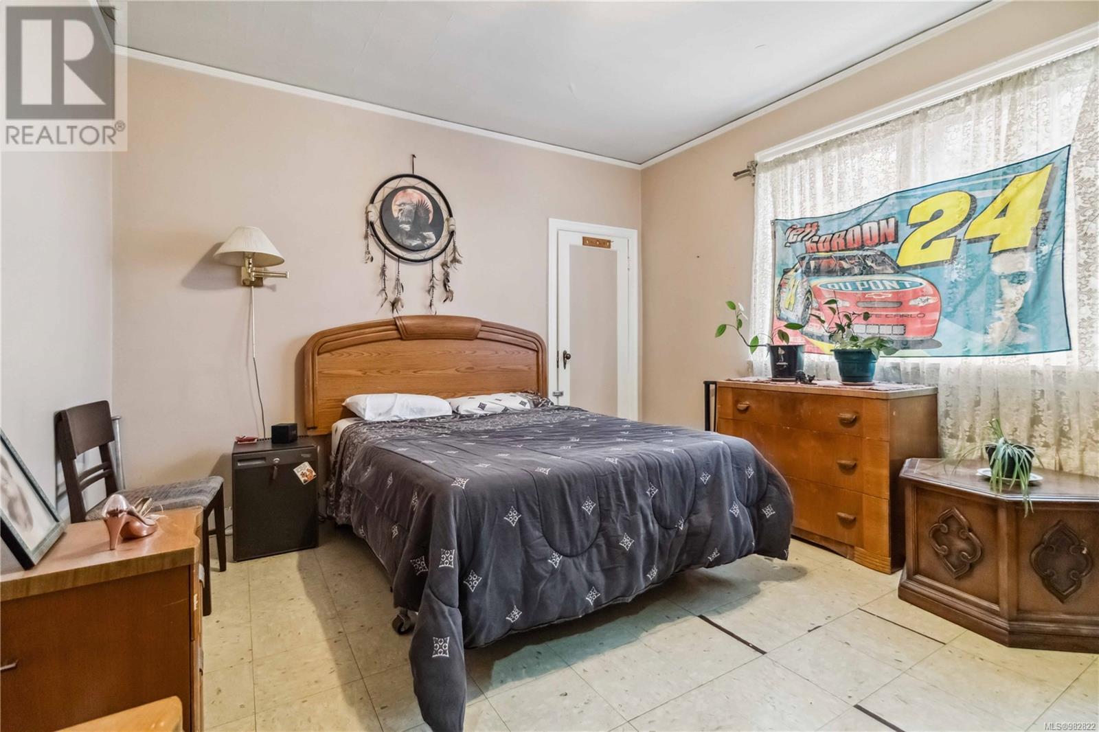 1612 Quadra St - 17