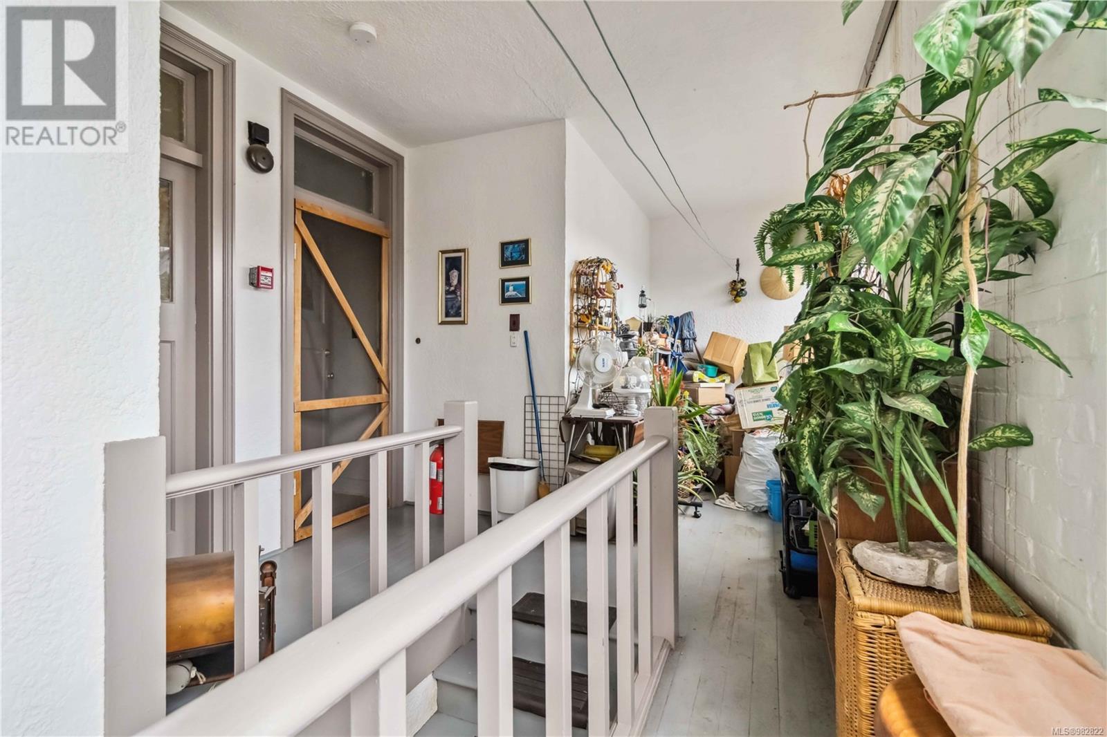 1612 Quadra St - 21