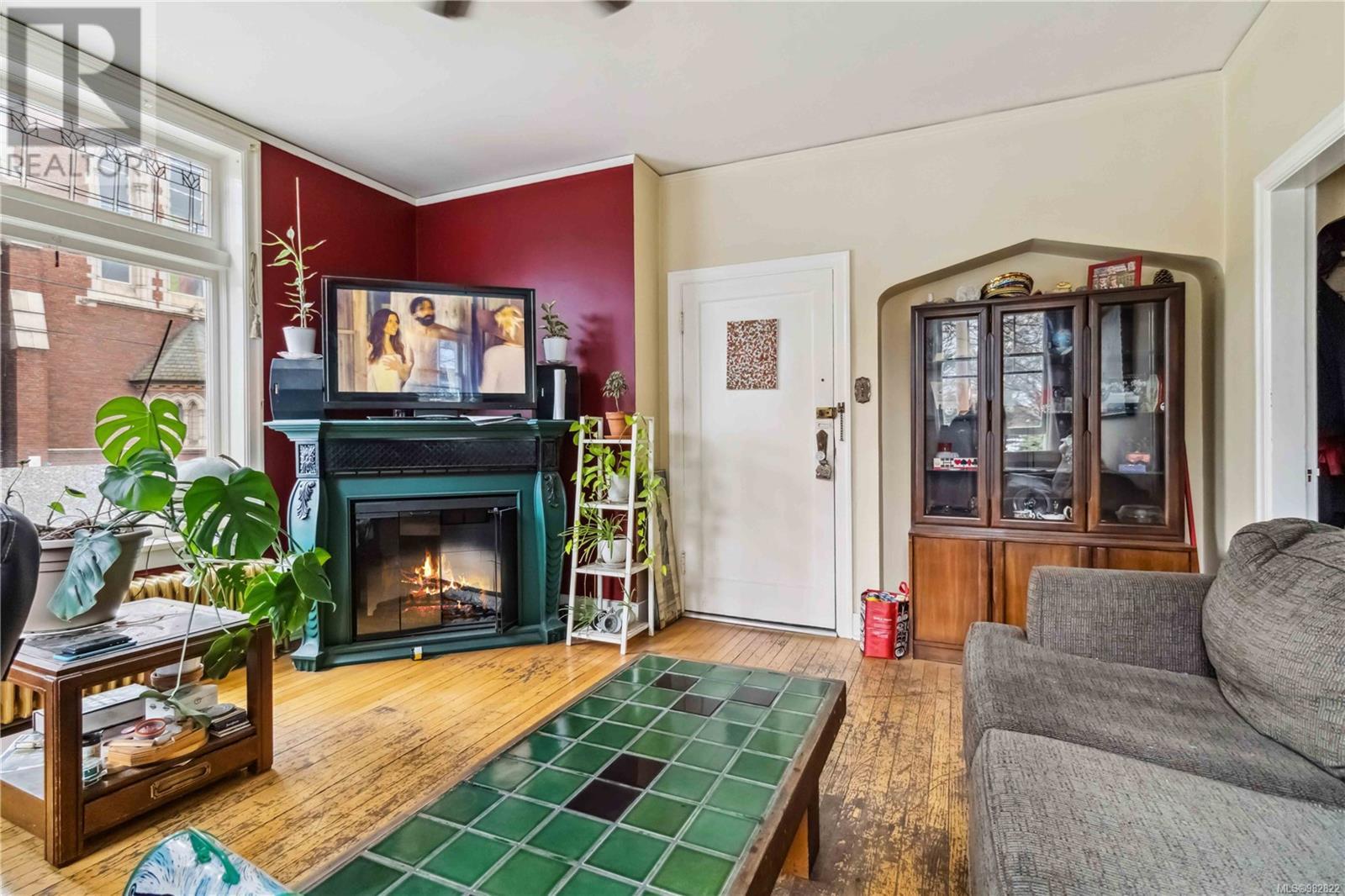 Photo 7 of 1612 Quadra St, Victoria BC