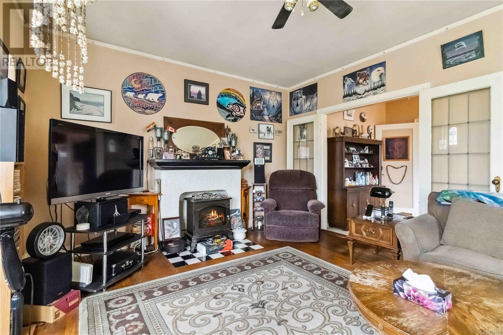 Photo 15 of 1612 Quadra St, Victoria BC