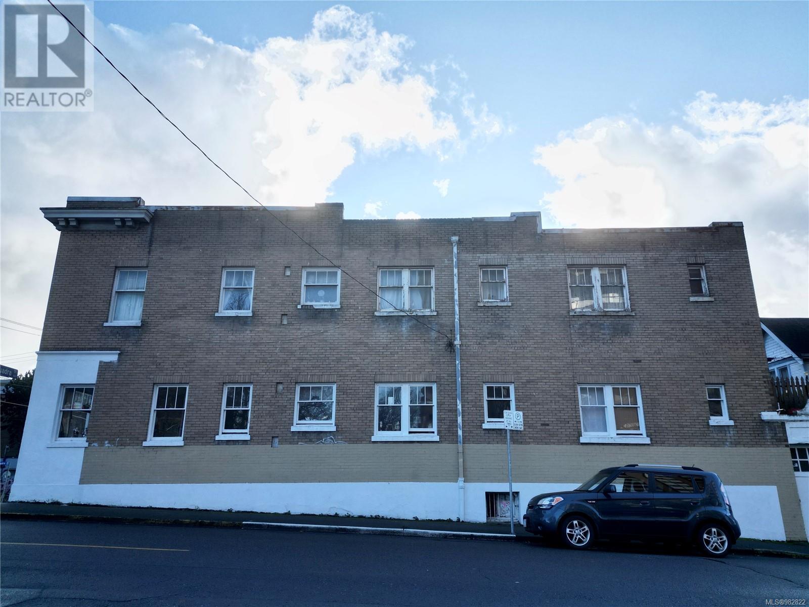 1612 Quadra St - 5