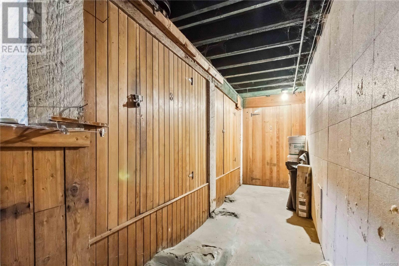 1612 Quadra St - 27