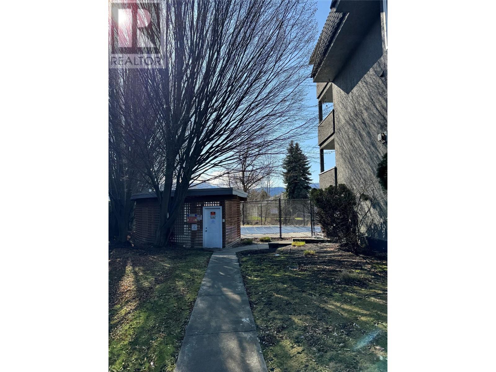202 3175 De Montreuil Court, Kelowna
