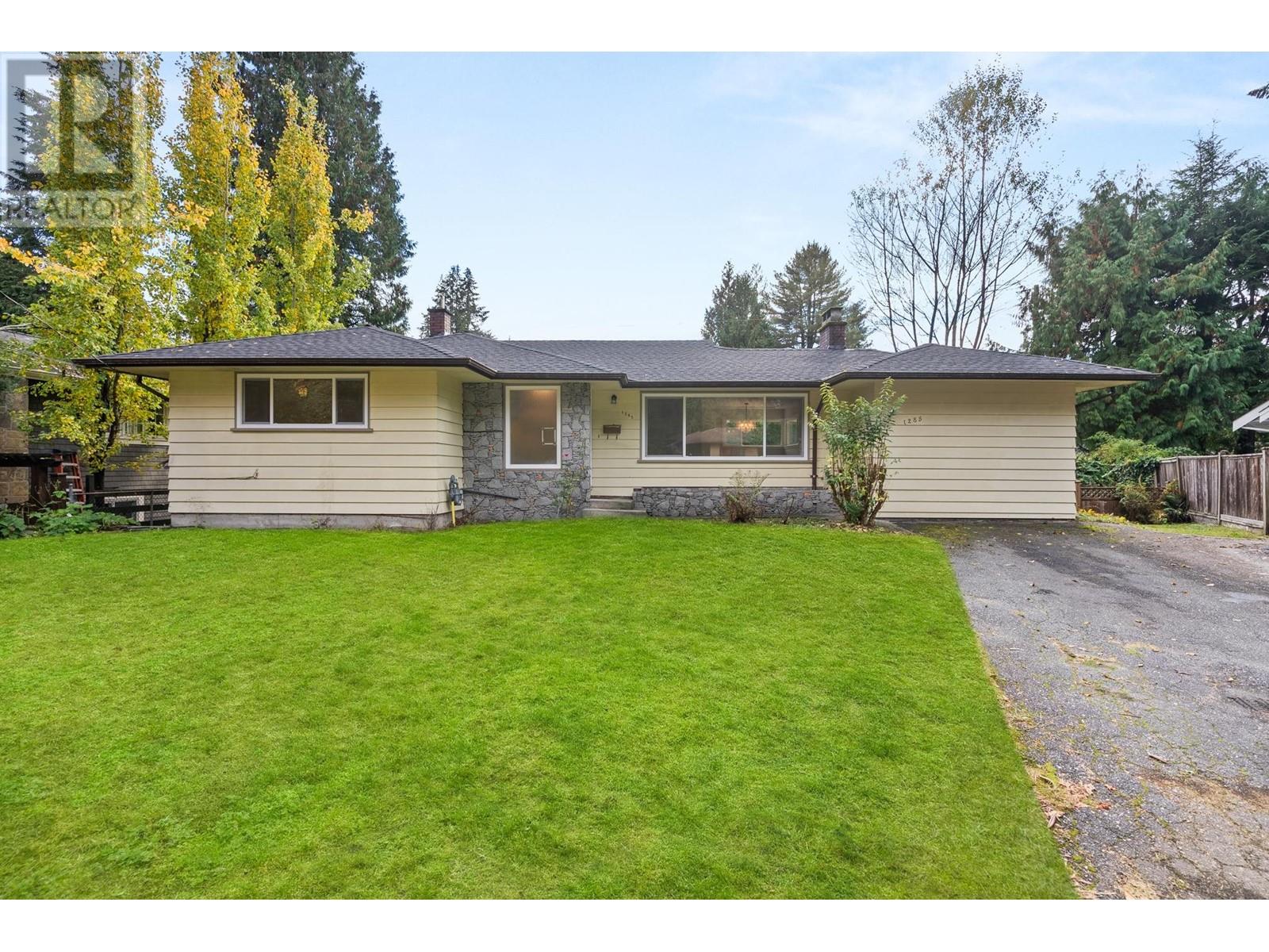 1285 LANGDALE DRIVE, North Vancouver