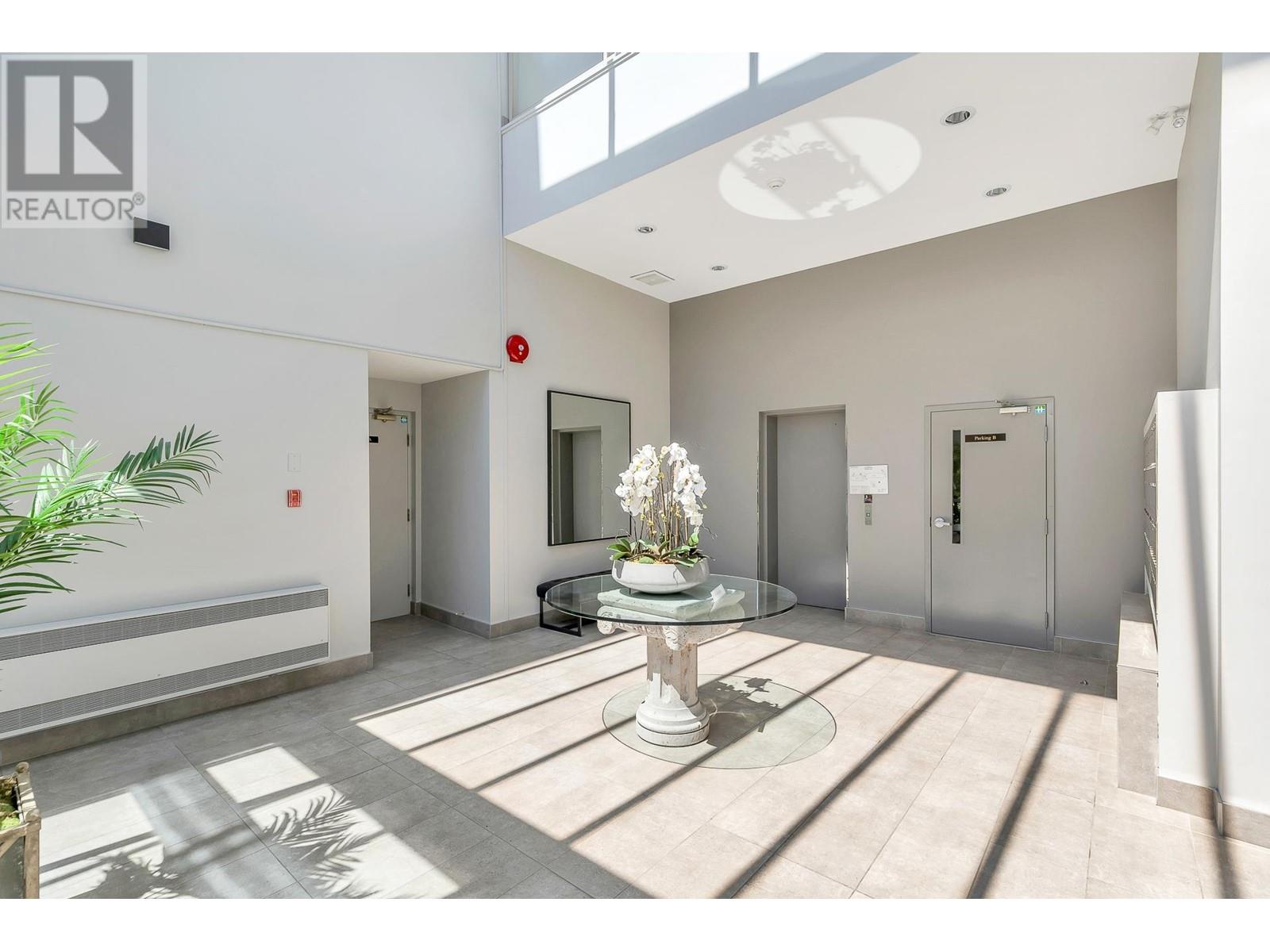107 2274 FOLKESTONE WAY, West Vancouver