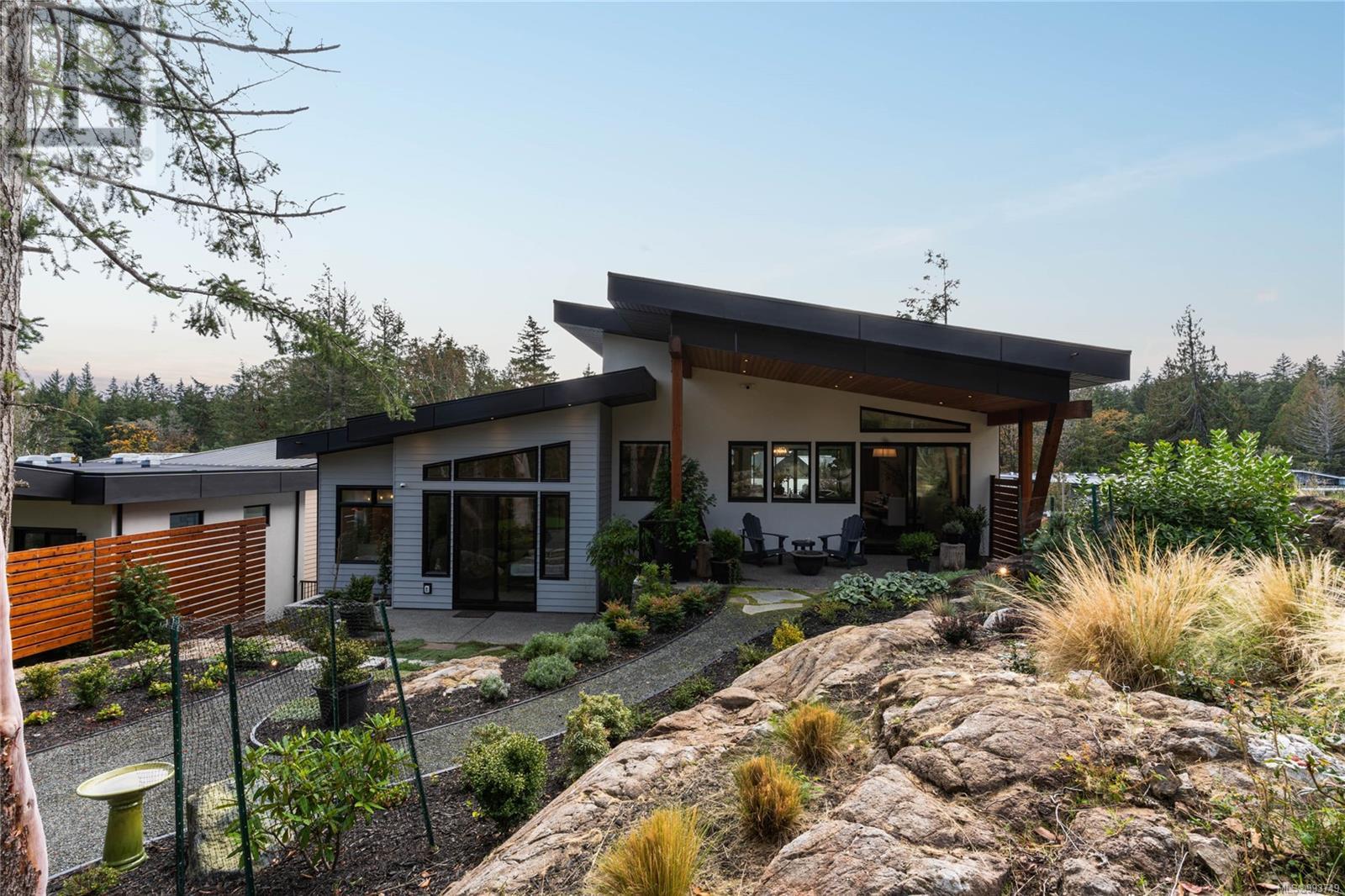  640 Medalist Avenue, Colwood