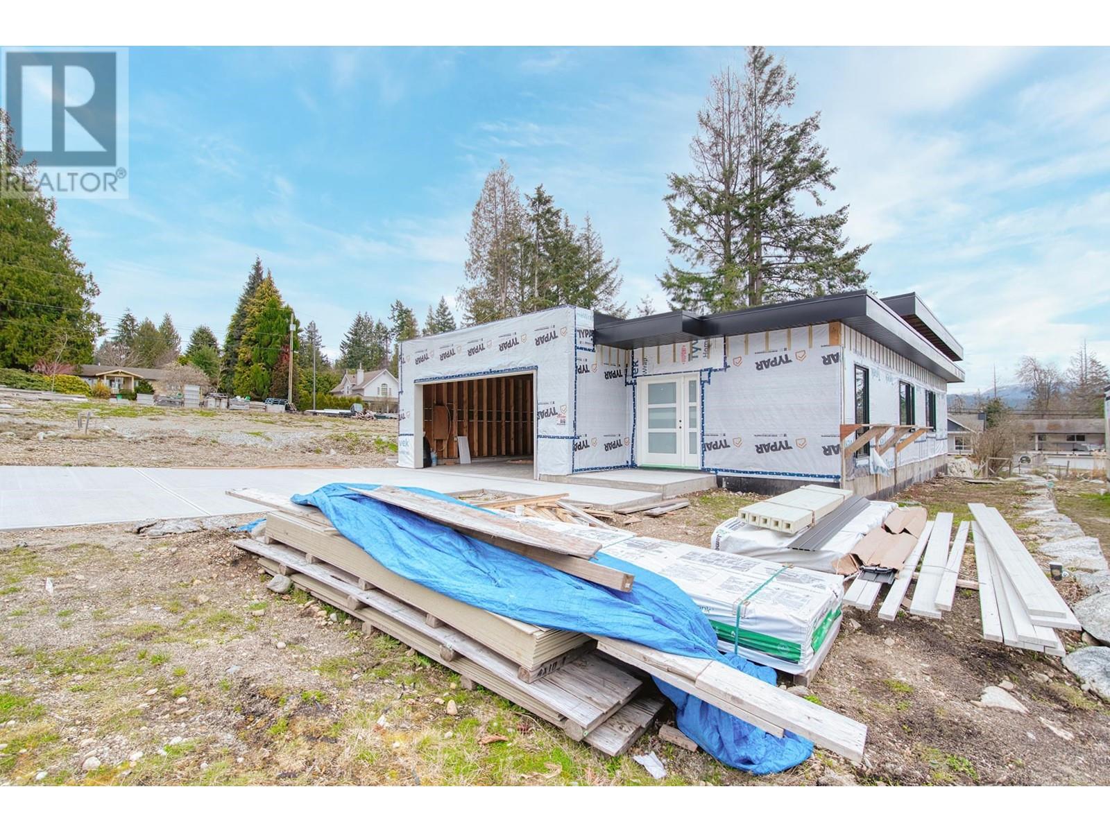 5410 STELLAR WAY, Sechelt