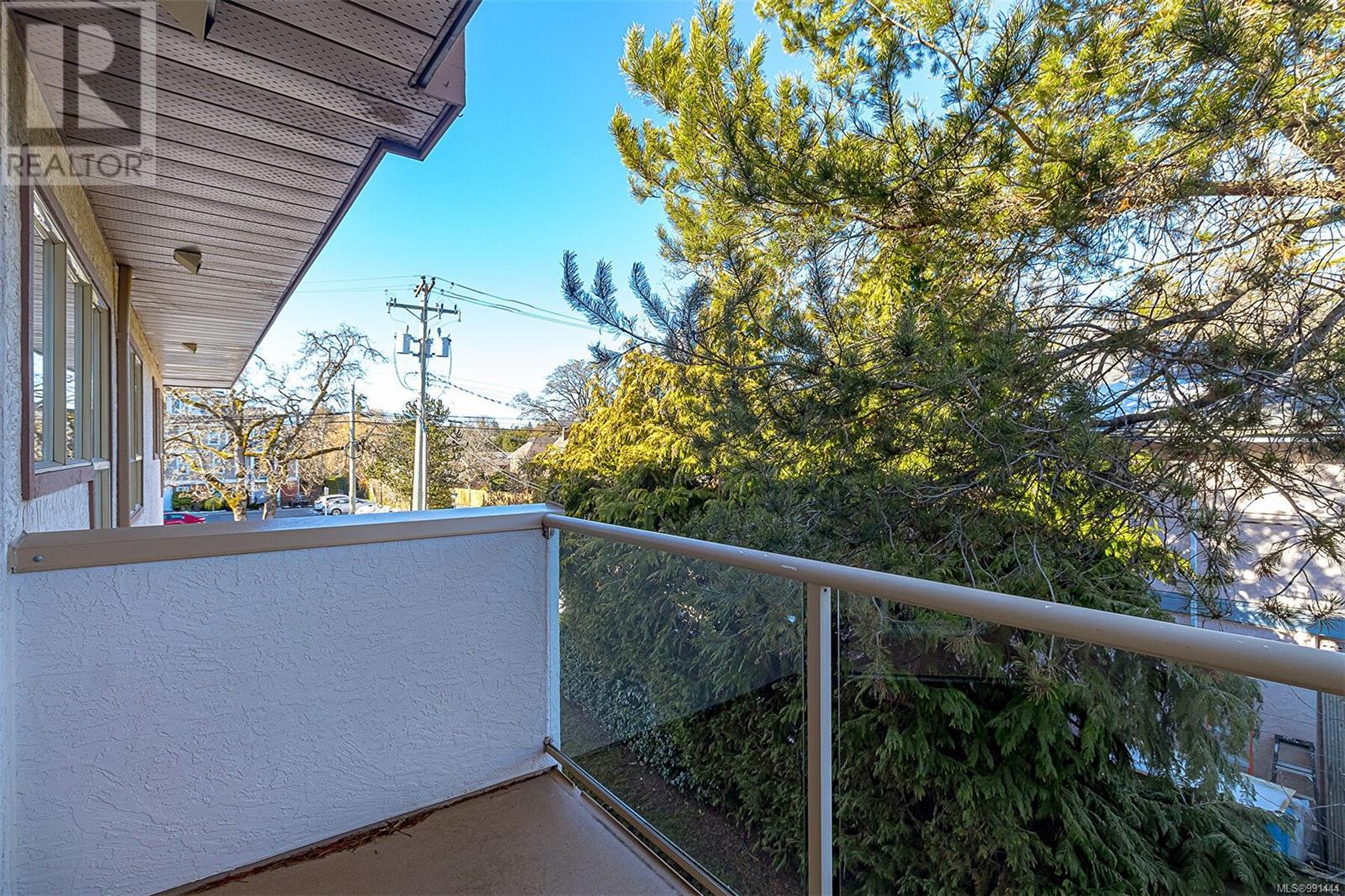 Single Family House for Sale in   Viewmont Ave Saanich 