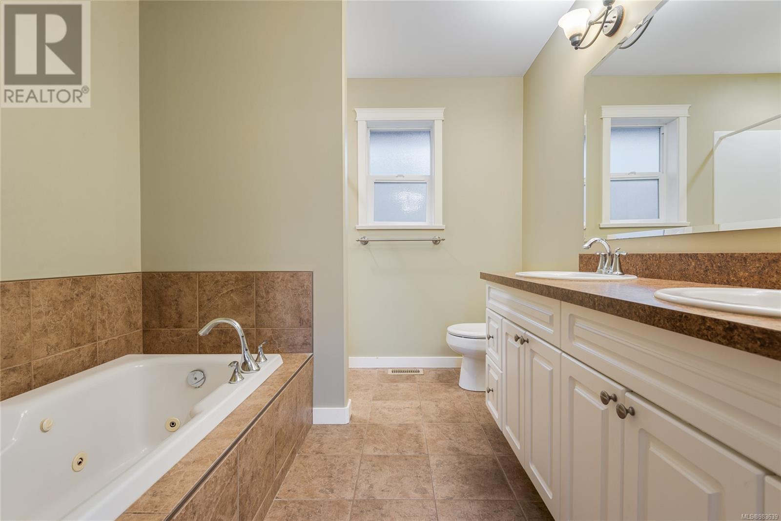2746 Bradford Dr, Campbell River real estate listing 983639