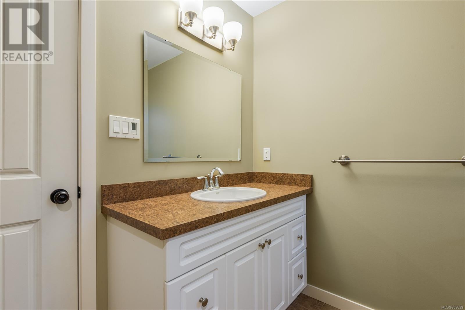2746 Bradford Dr, Campbell River real estate listing 983639