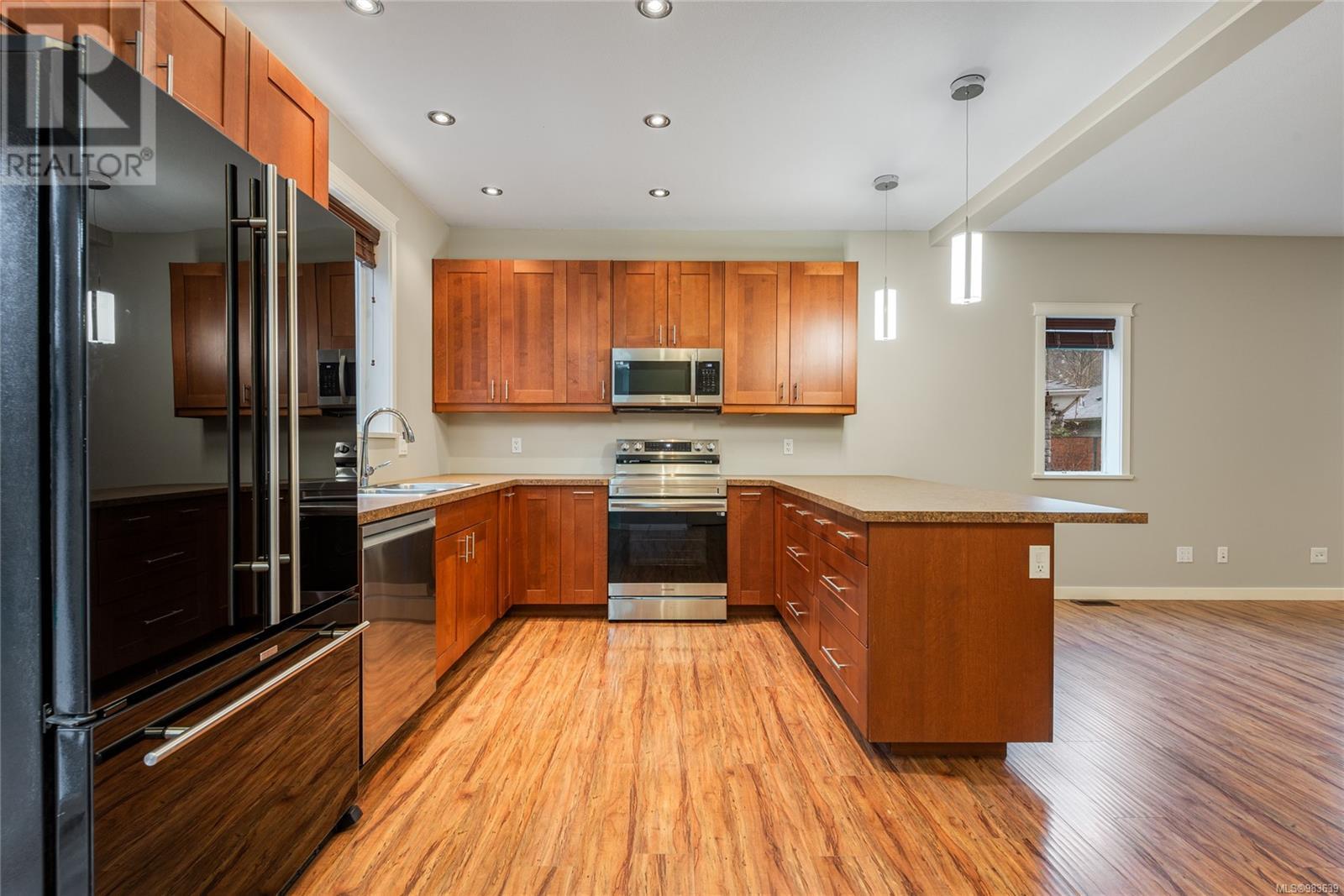 2746 Bradford Dr, Campbell River real estate listing 983639