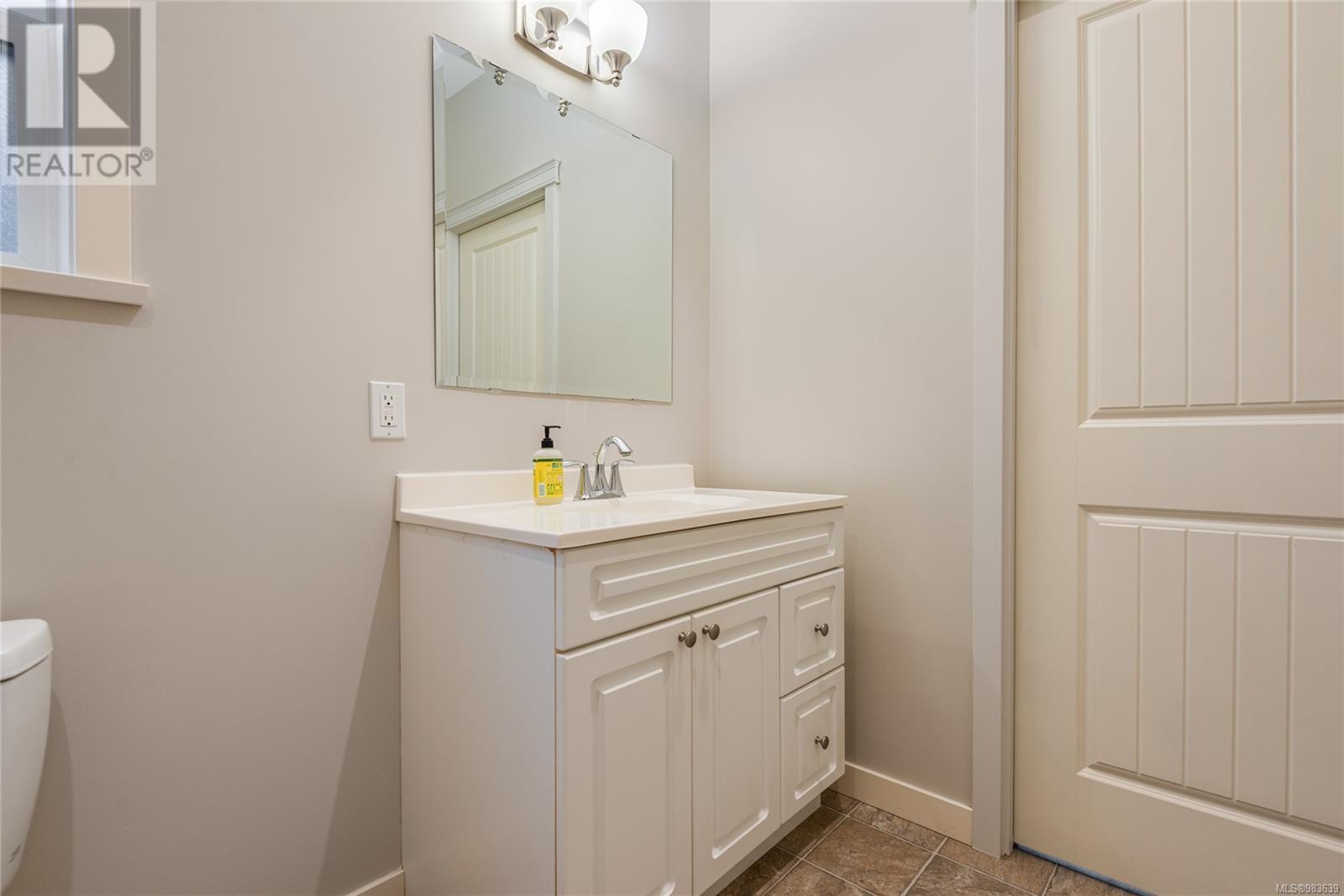 2746 Bradford Dr, Campbell River