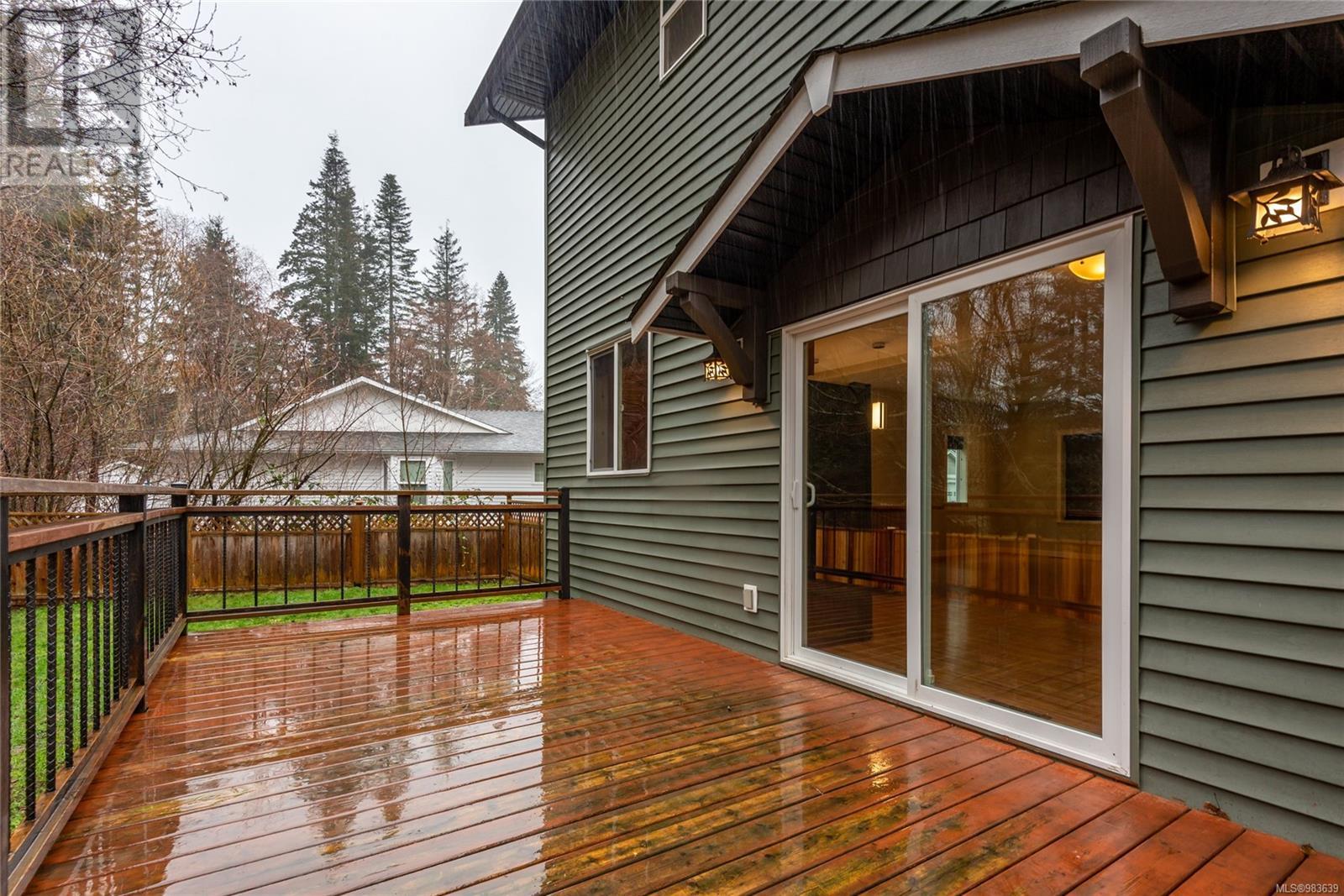 2746 Bradford Dr, Campbell River real estate listing 983639