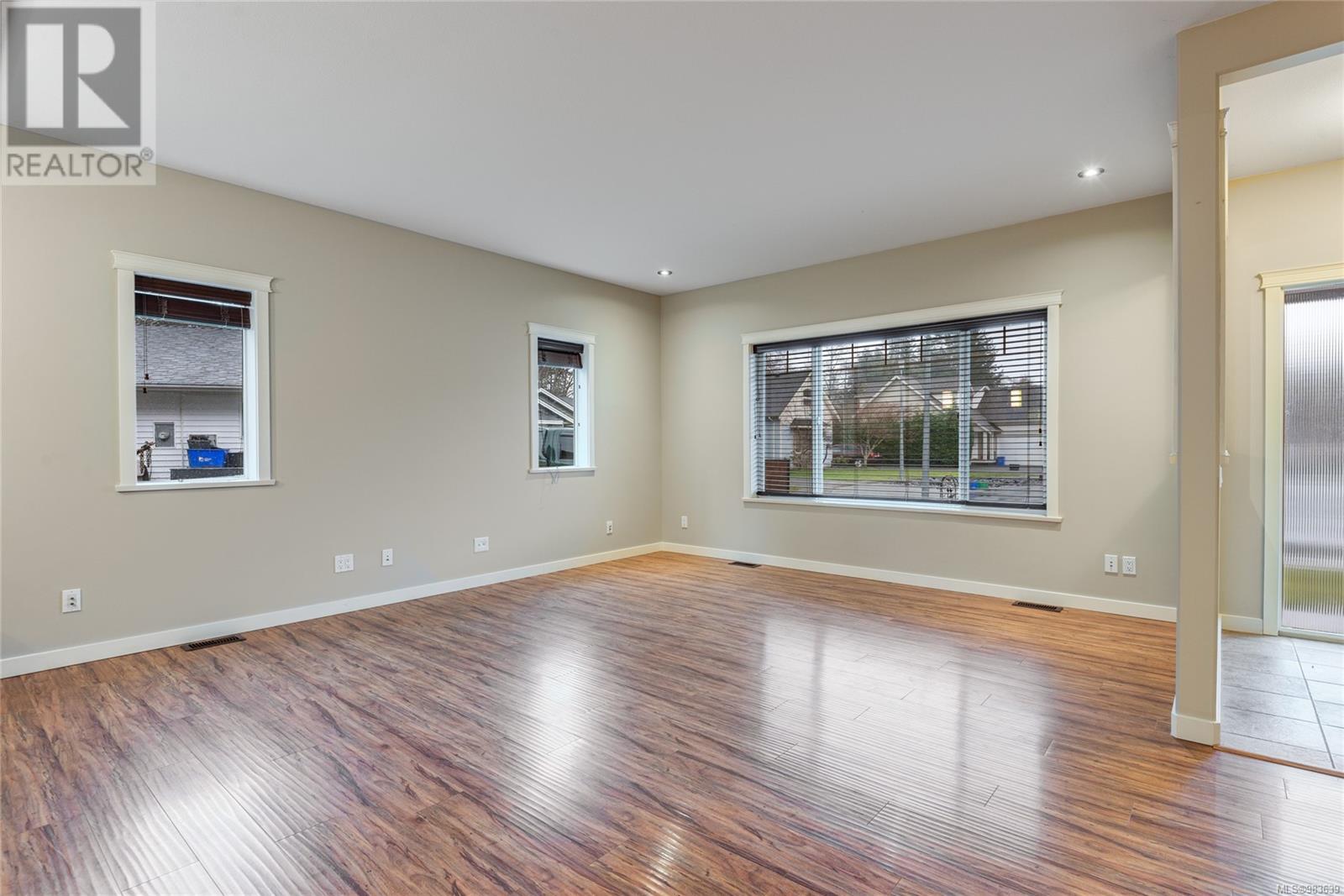2746 Bradford Dr, Campbell River real estate listing 983639