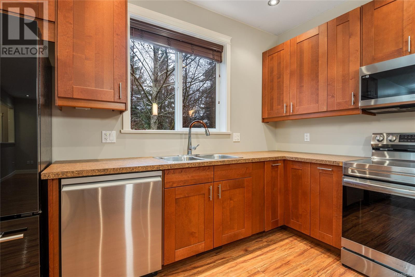 2746 Bradford Dr, Campbell River real estate listing 983639