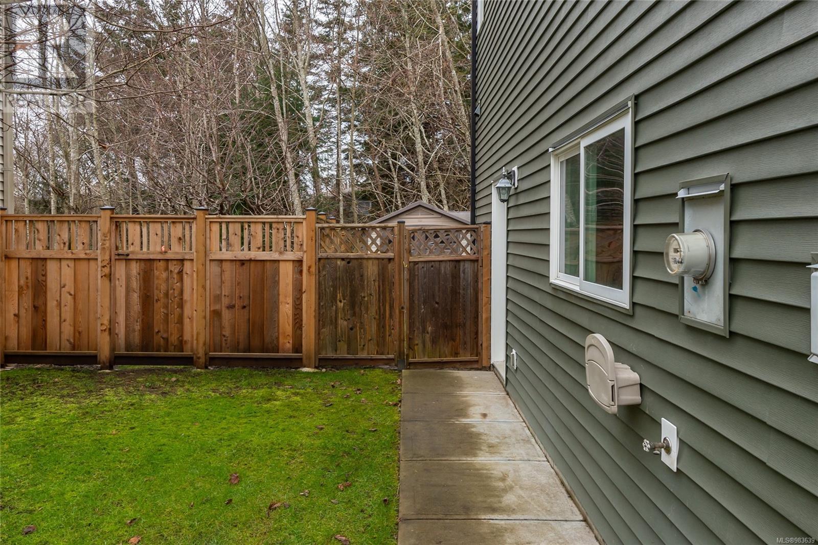 2746 Bradford Dr, Campbell River real estate listing 983639