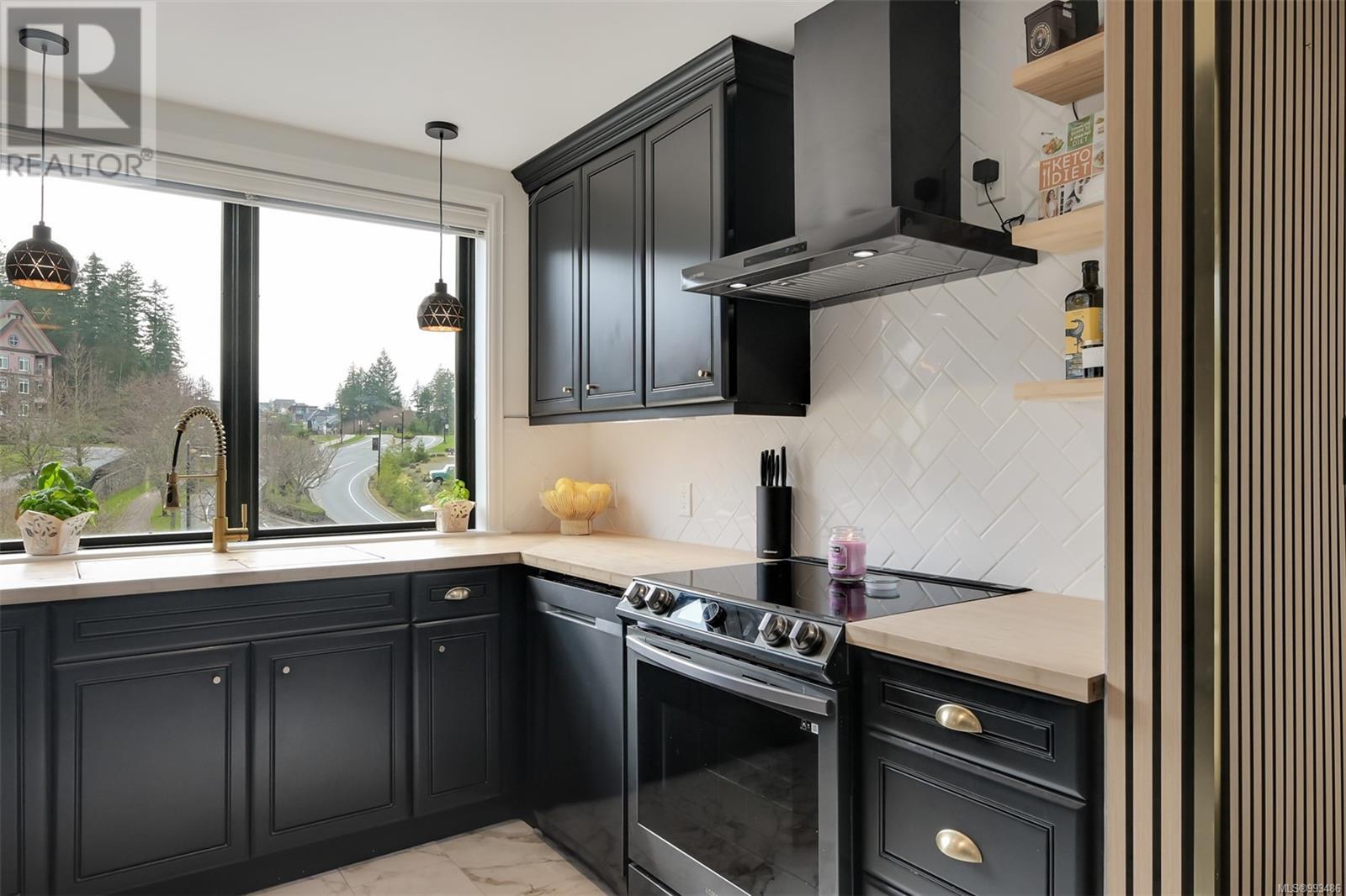 319 1335 Bear Mountain Parkway, Langford