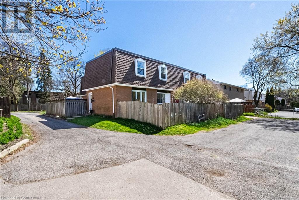 Photo 32 of 648 654 Francis Road, Burlington ON