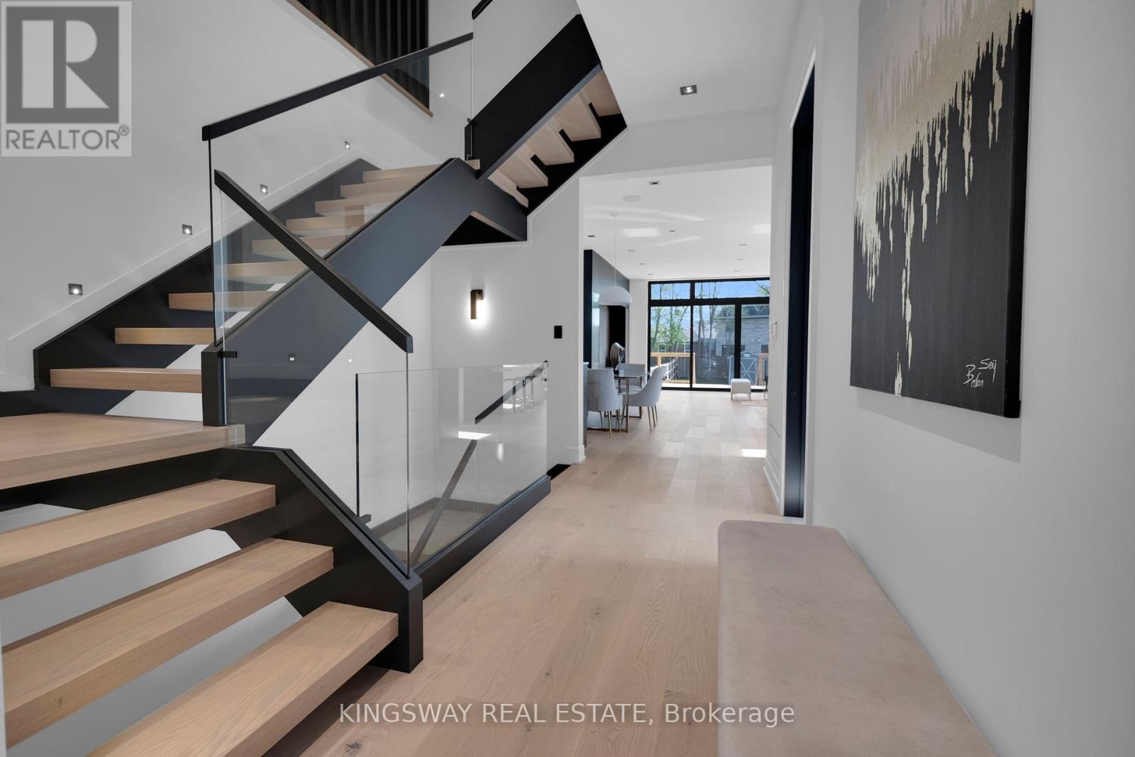 Photo 10 of 17 Broadview Avenue, Mississauga ON