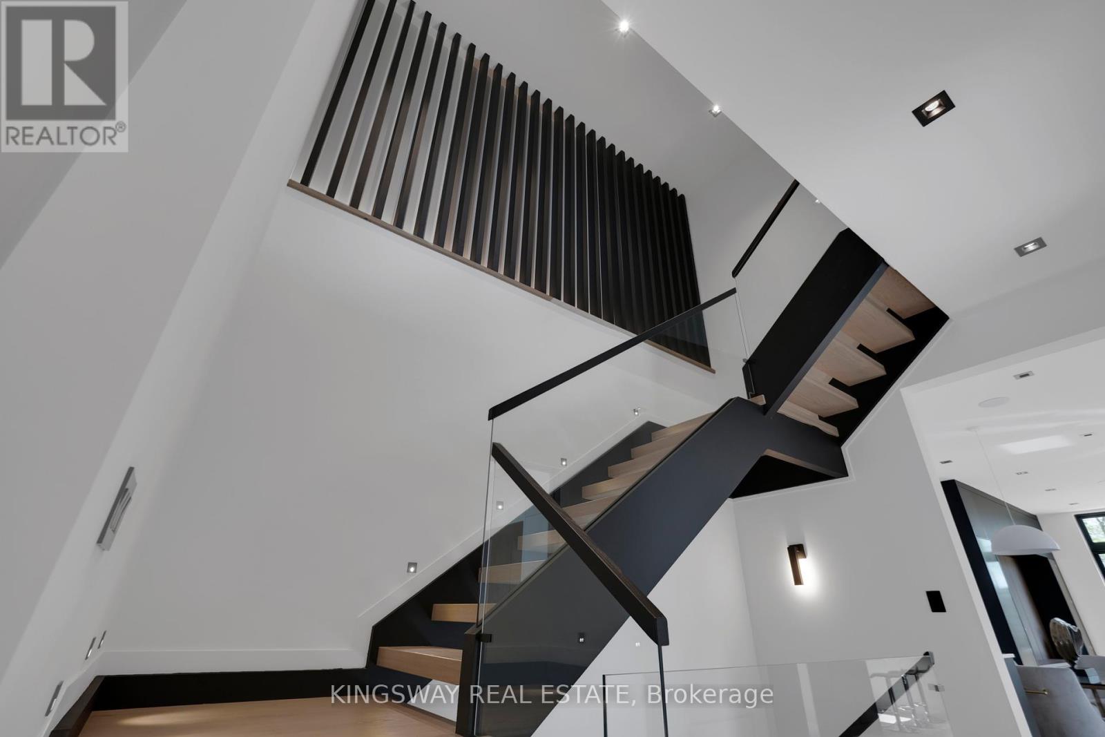 Photo 15 of 17 Broadview Avenue, Mississauga ON
