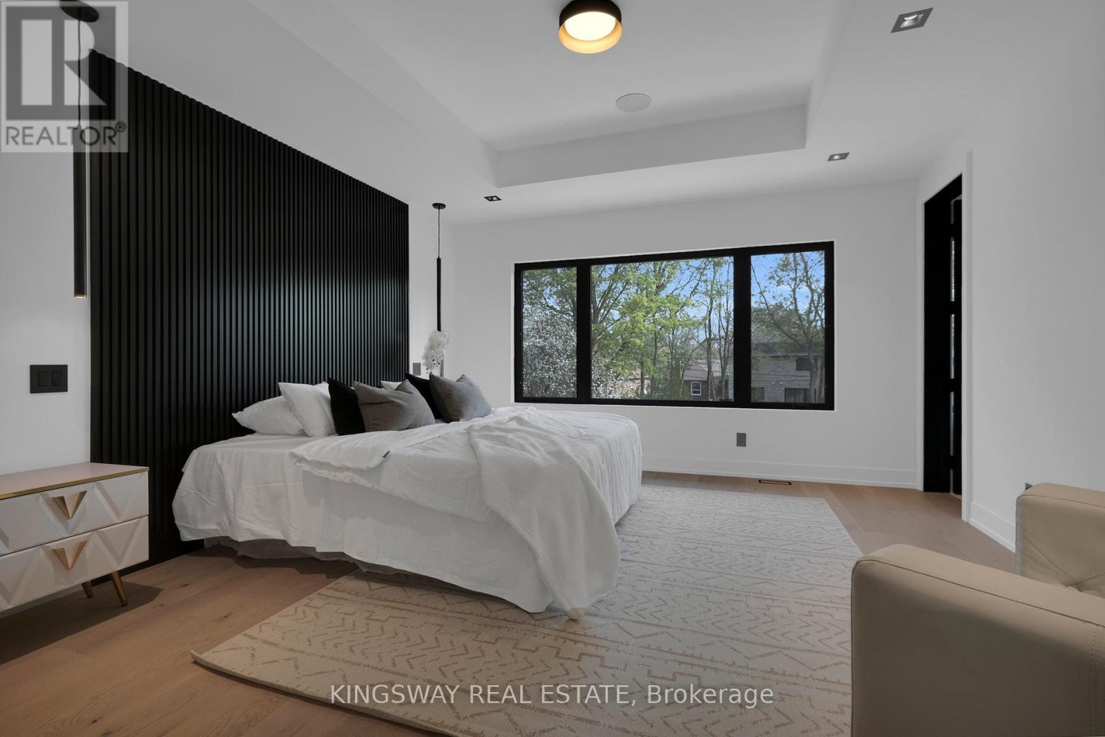 Photo 34 of 17 Broadview Avenue, Mississauga ON