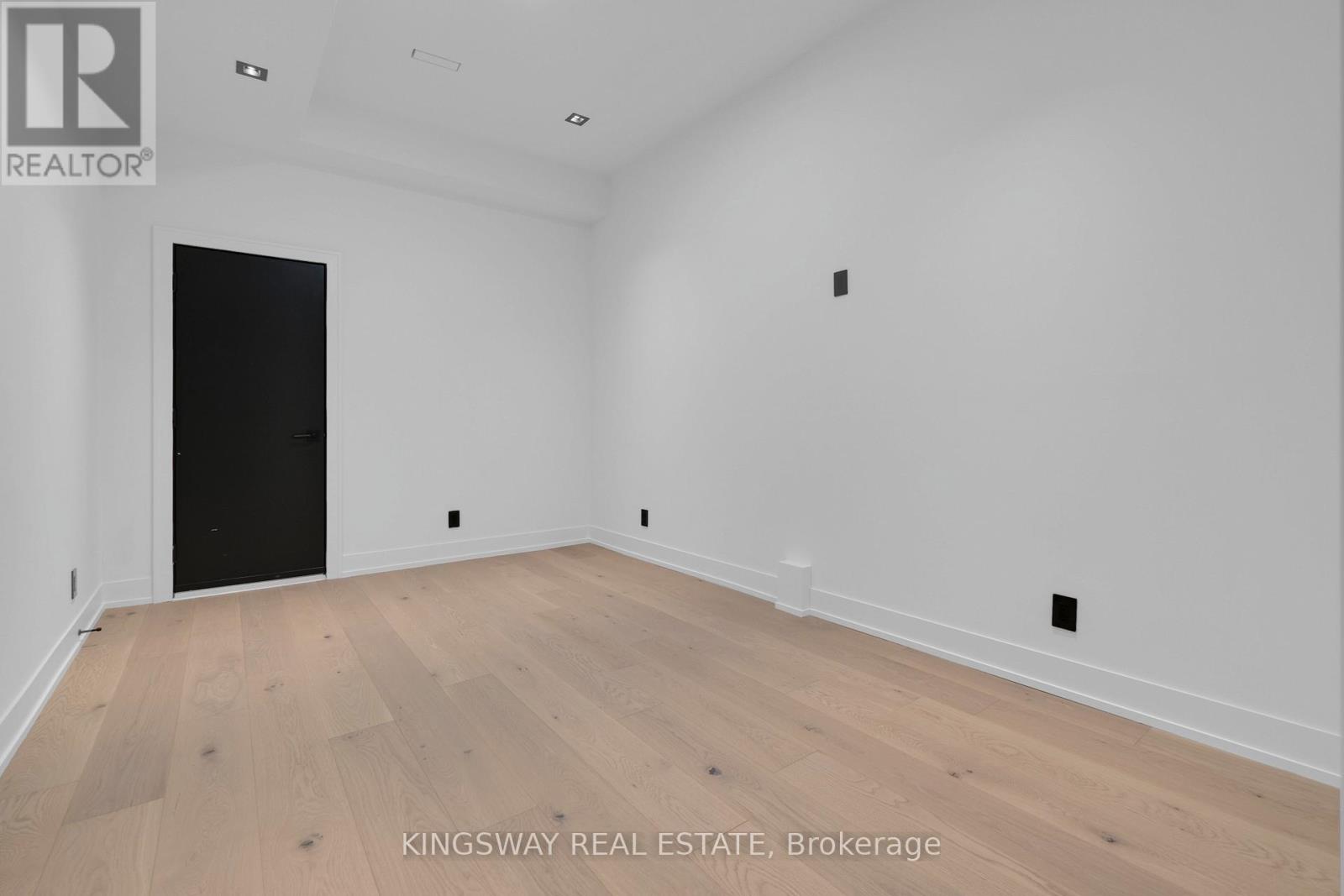 Photo 39 of 17 Broadview Avenue, Mississauga ON