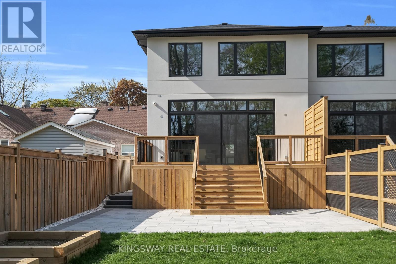 Photo 5 of 17 Broadview Avenue, Mississauga ON