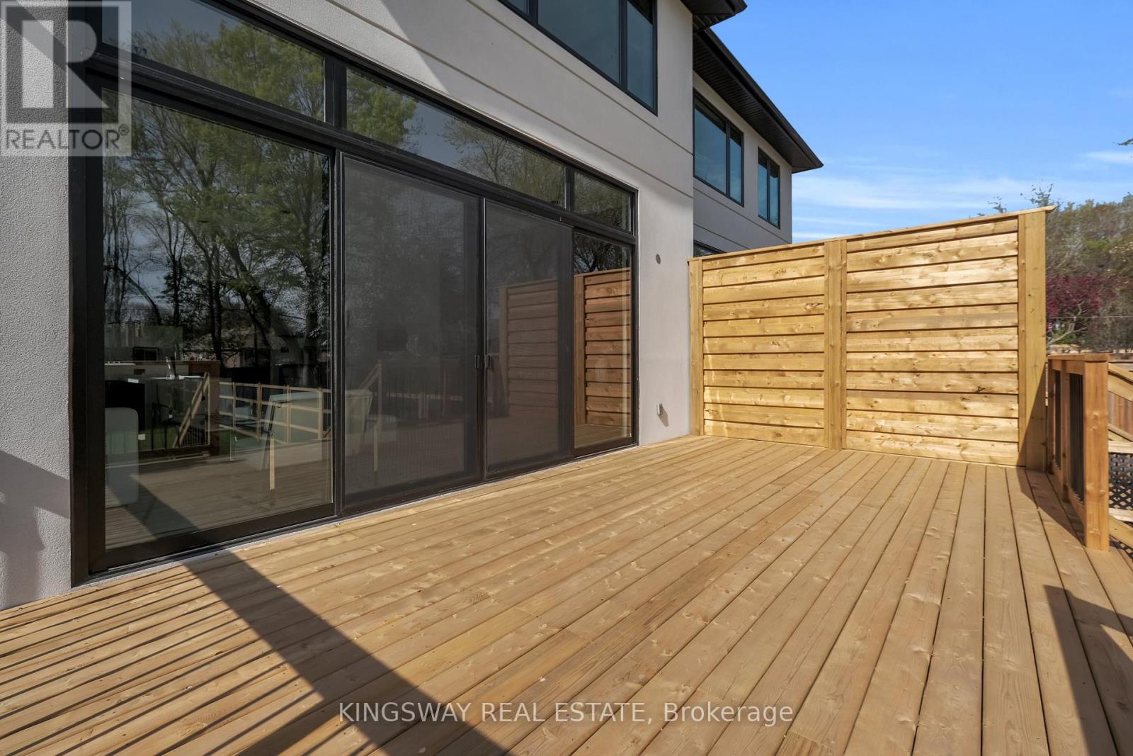 Photo 6 of 17 Broadview Avenue, Mississauga ON