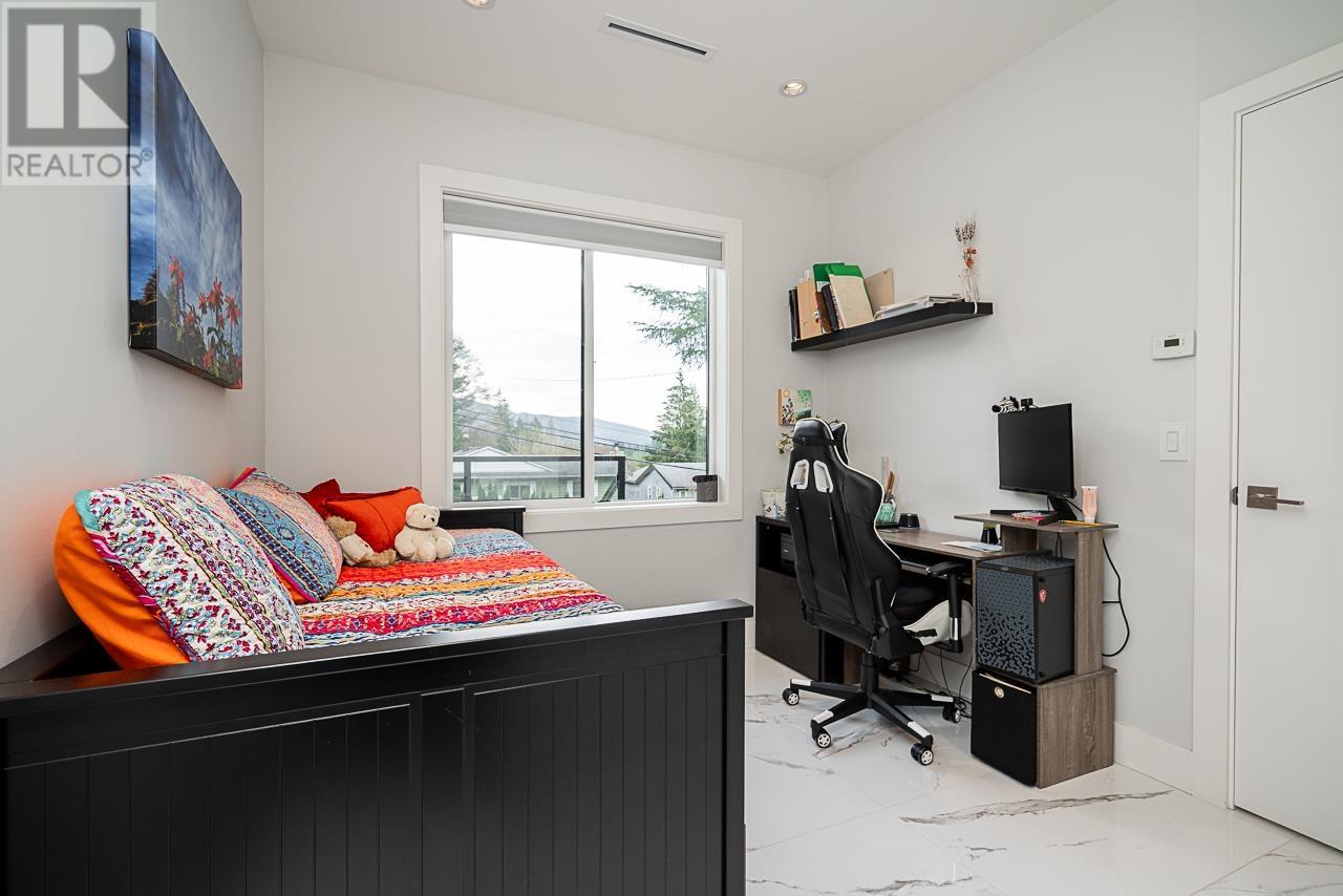 4365 MOUNTAIN HIGHWAY, North Vancouver
