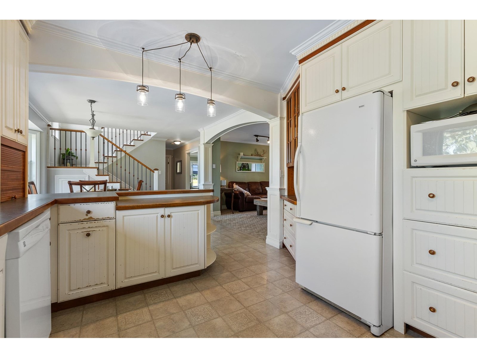 Photo 7 of 6576 Riverside Street, Abbotsford BC