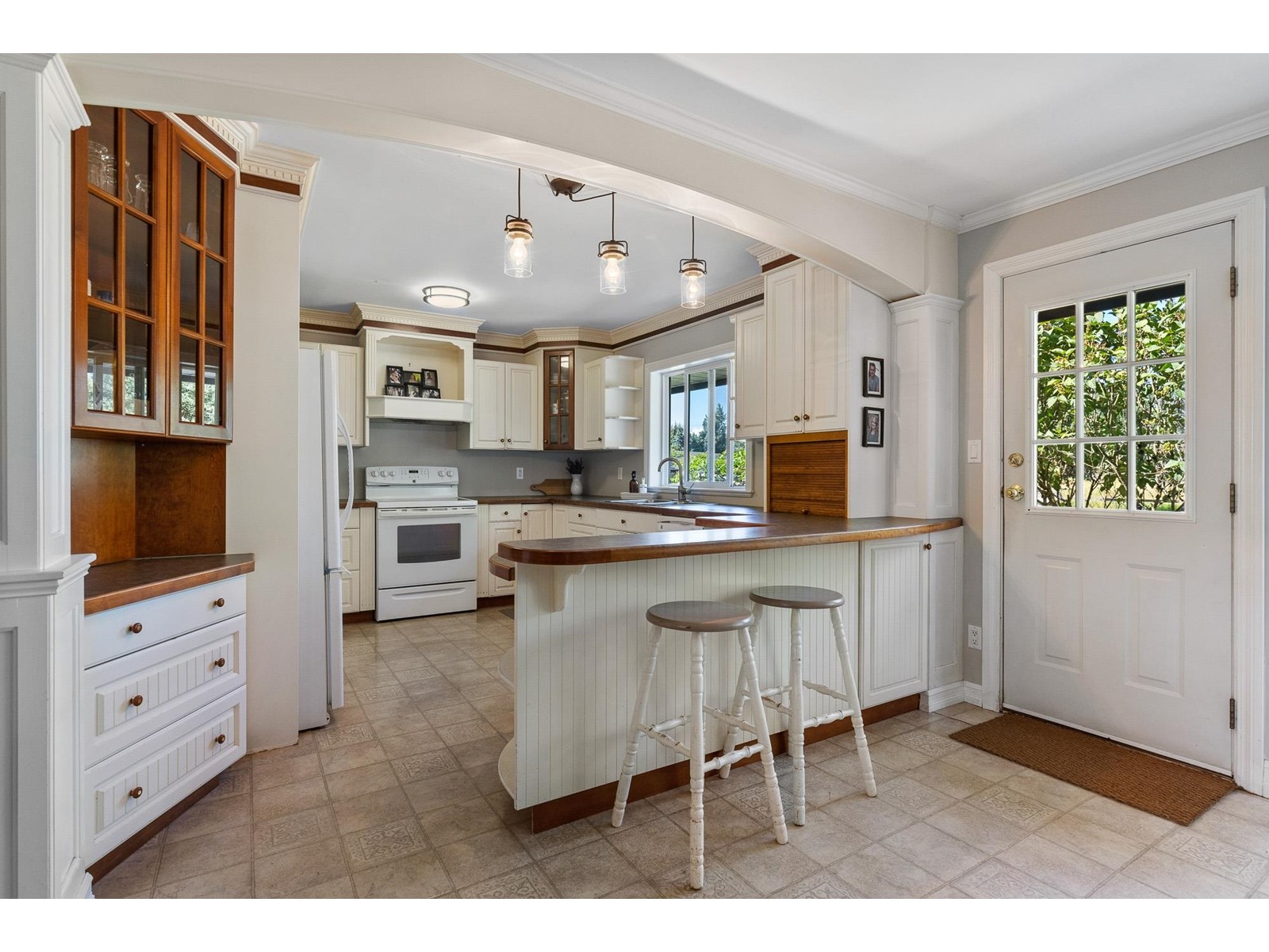 Photo 2 of 6576 Riverside Street, Abbotsford BC