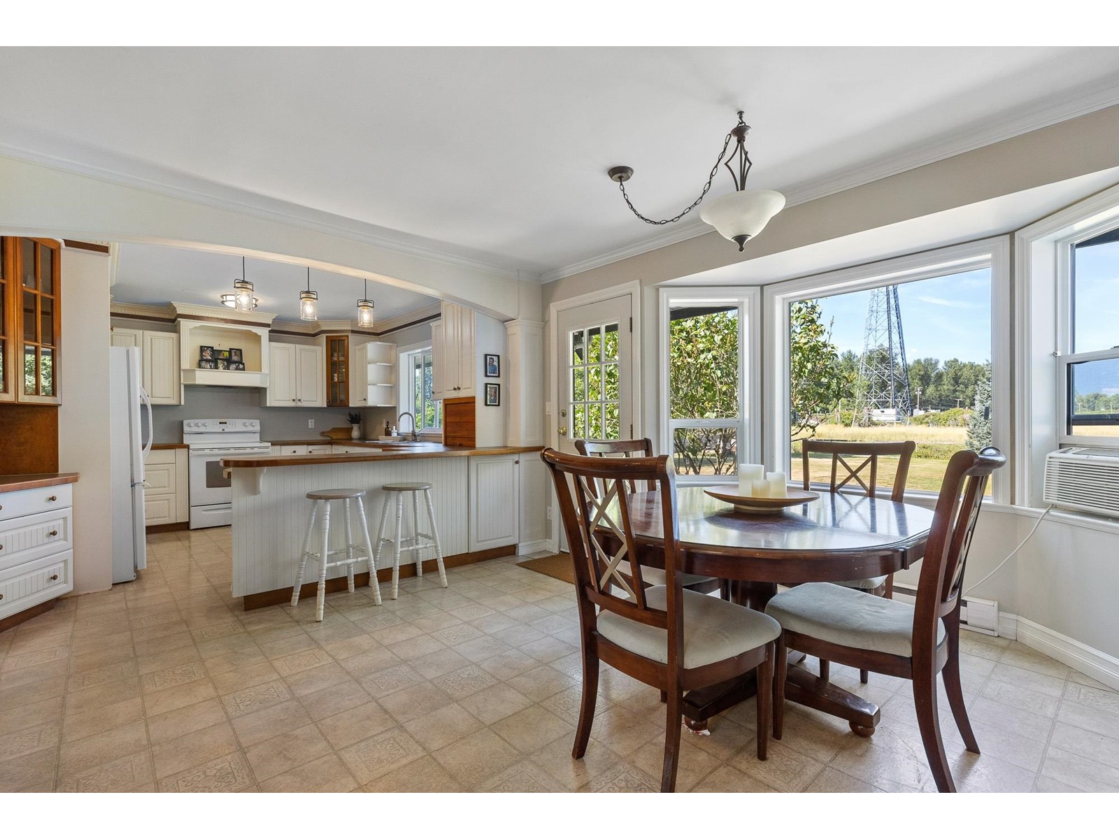 Photo 8 of 6576 Riverside Street, Abbotsford BC