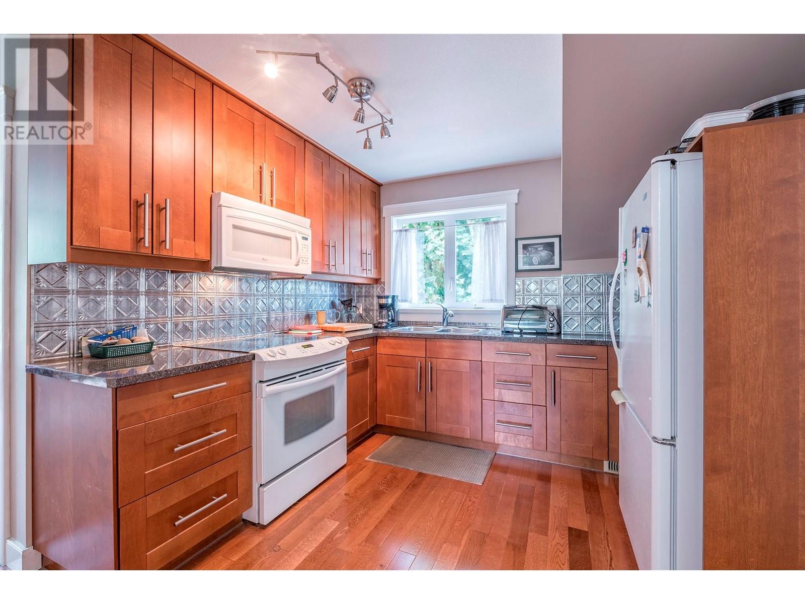 15714 Whiskey Cove Road, Lake Country