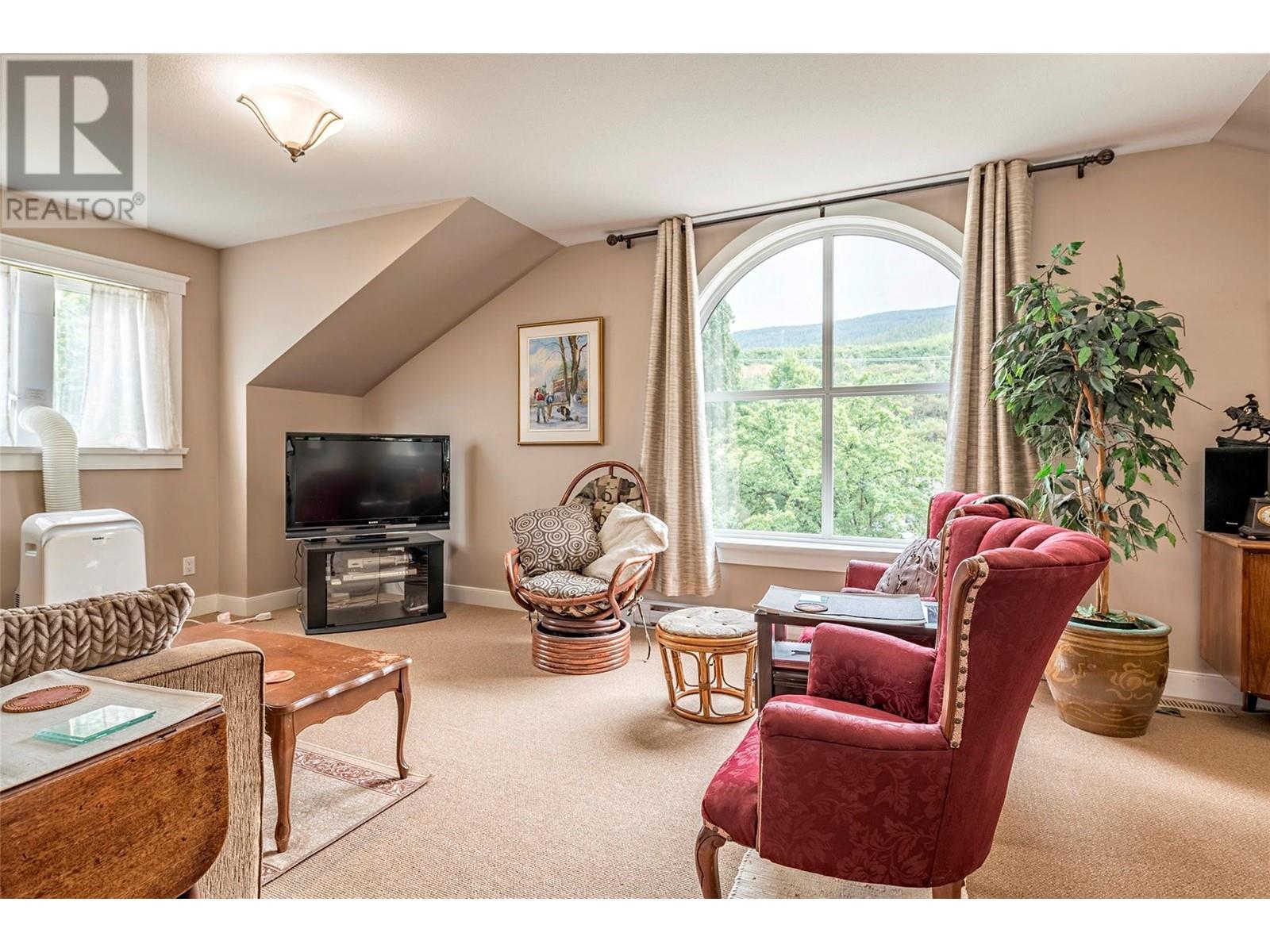 15714 Whiskey Cove Road, Lake Country