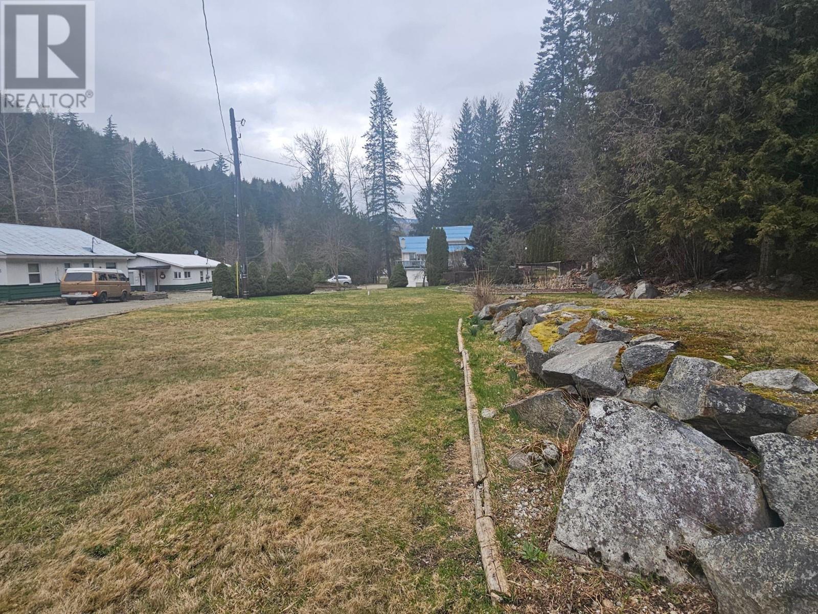 Photo 8 of 3433 6 Highway, Nelson BC