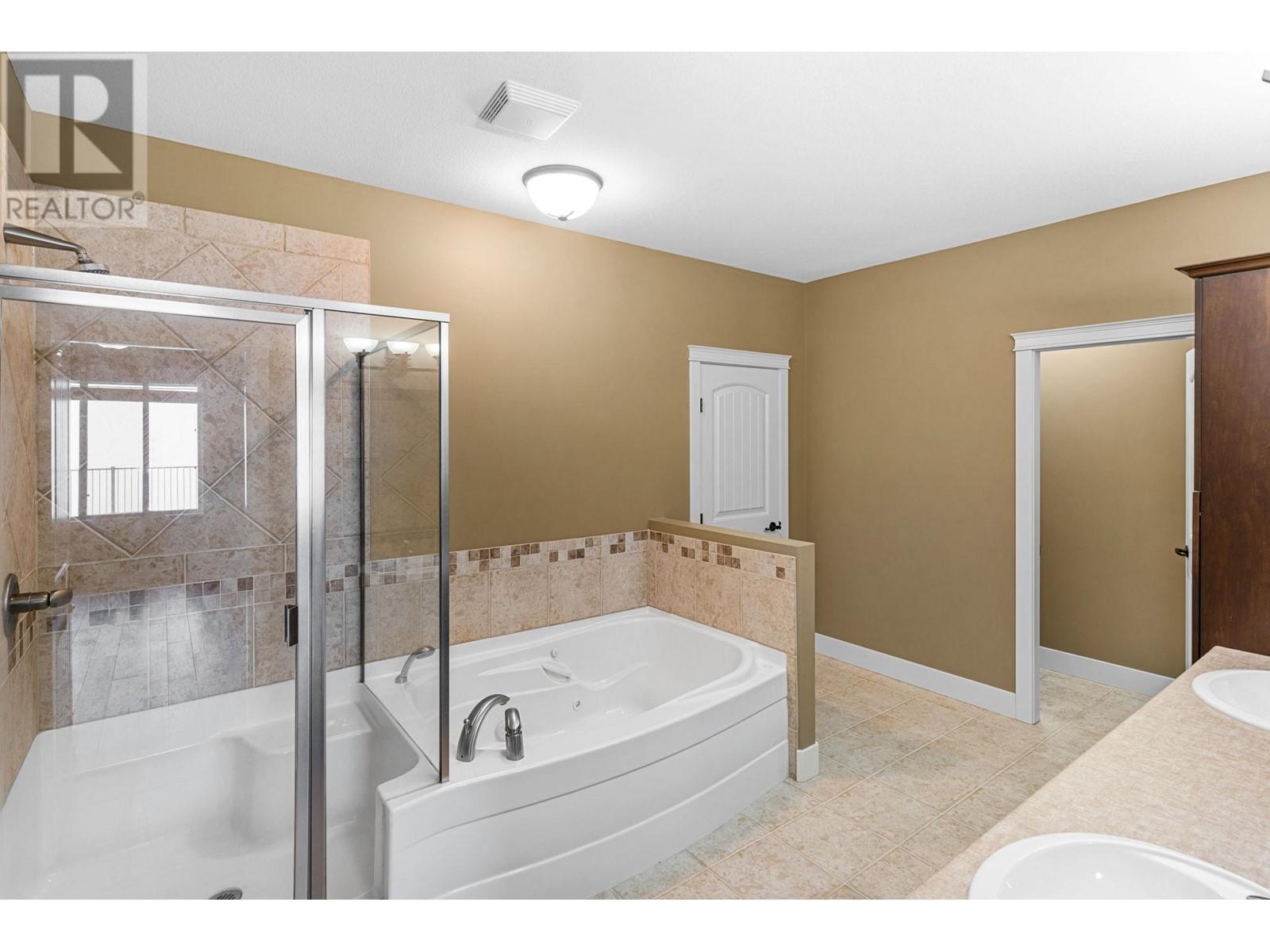 108 4350 Ponderosa Drive, Peachland