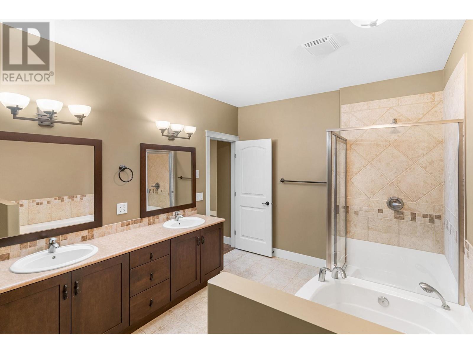 108 4350 Ponderosa Drive, Peachland