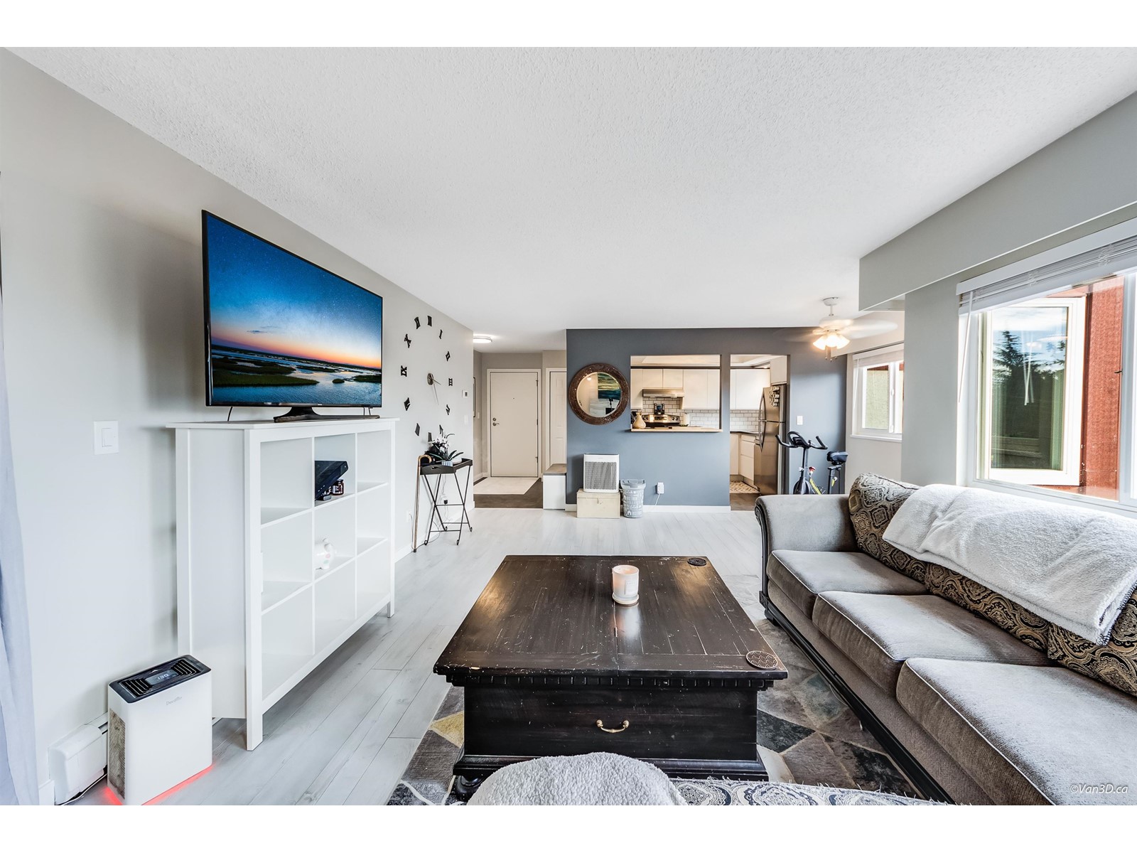 207 1381 MARTIN STREET, White Rock real estate listing R2982949