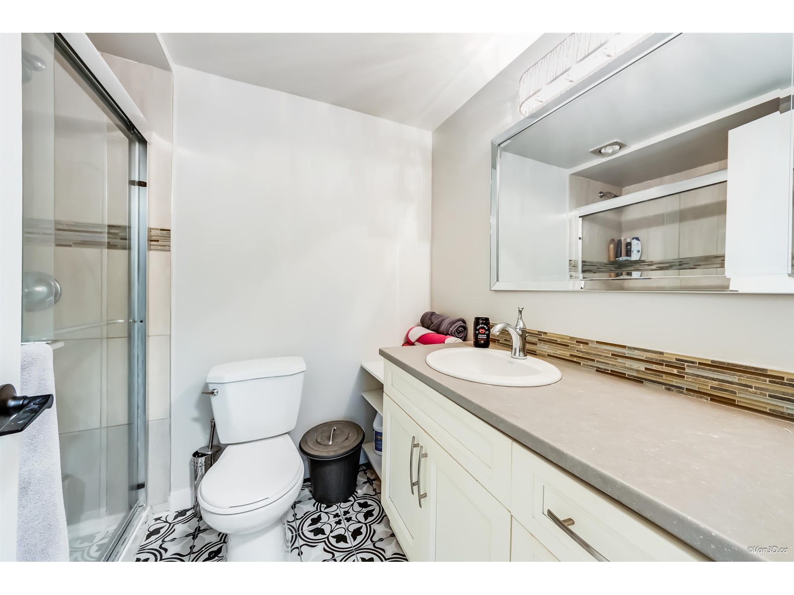 207 1381 MARTIN STREET, White Rock real estate listing R2982949