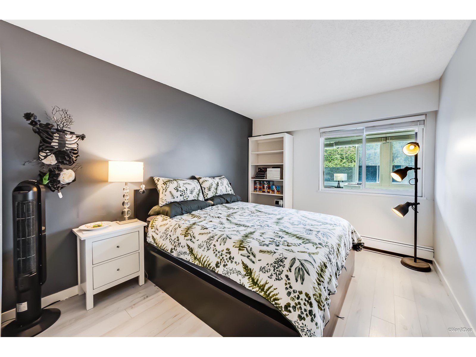 207 1381 MARTIN STREET, White Rock real estate listing R2982949