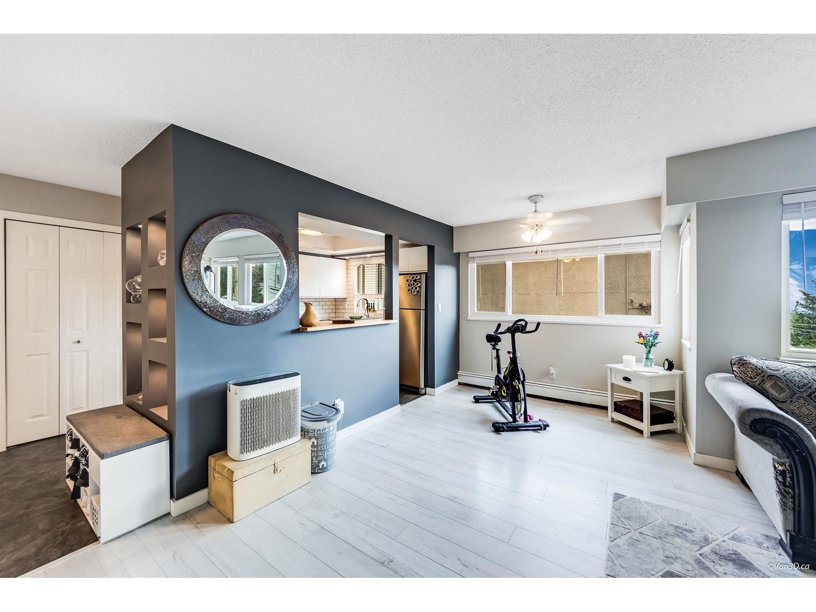 207 1381 MARTIN STREET, White Rock real estate listing R2982949