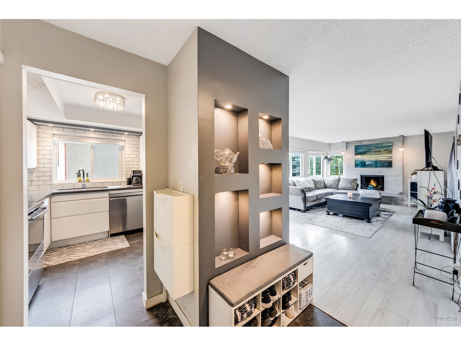 207 1381 MARTIN STREET, White Rock real estate listing R2982949