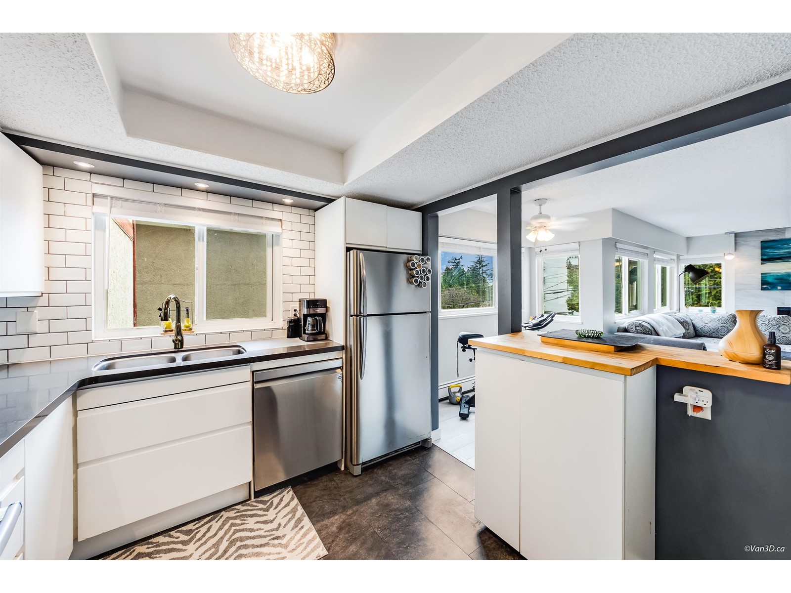 207 1381 MARTIN STREET, White Rock real estate listing R2982949